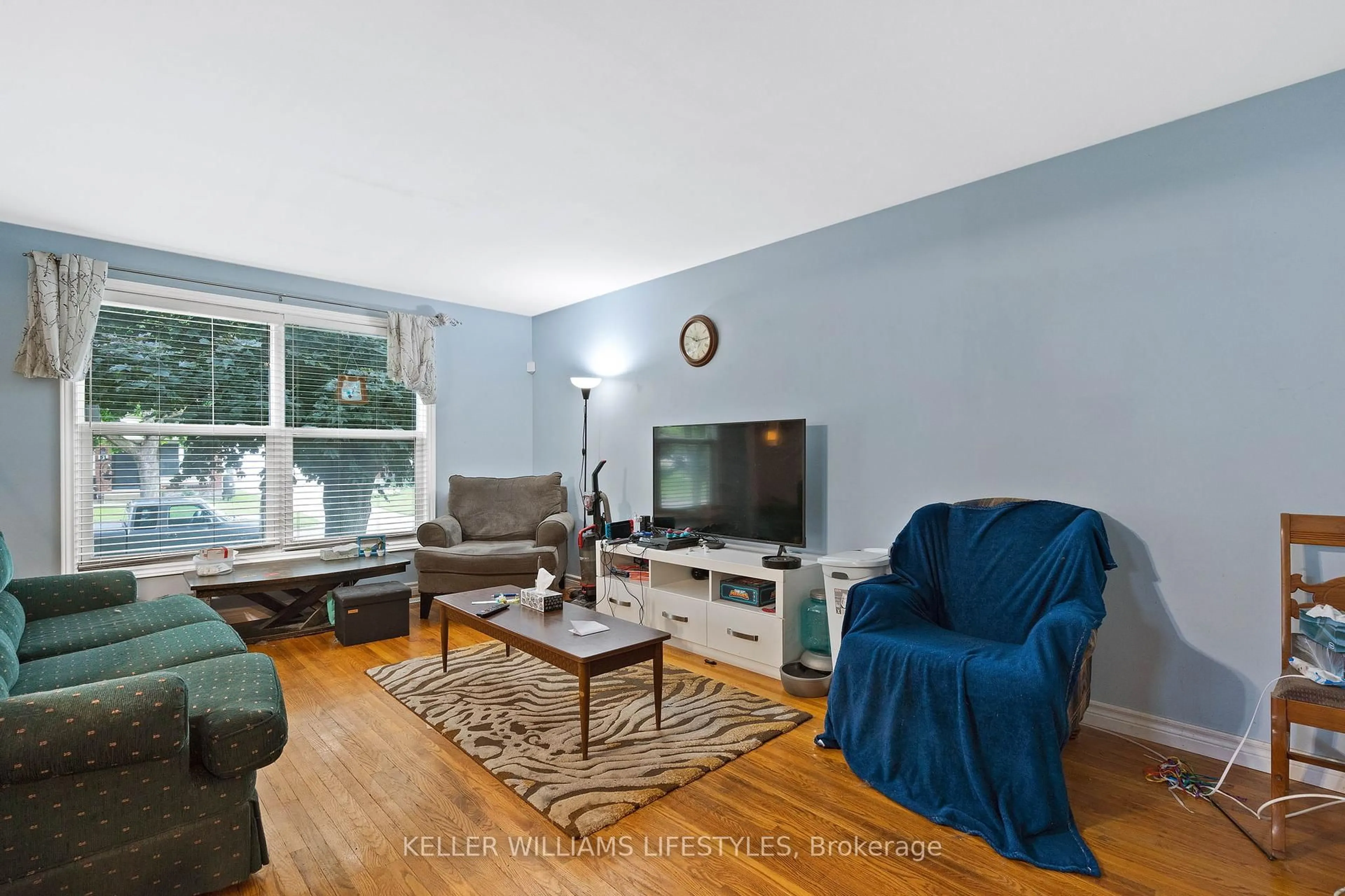 Living room with furniture, unknown for 56 Stroud Cres, London South Ontario N6E 1Z6