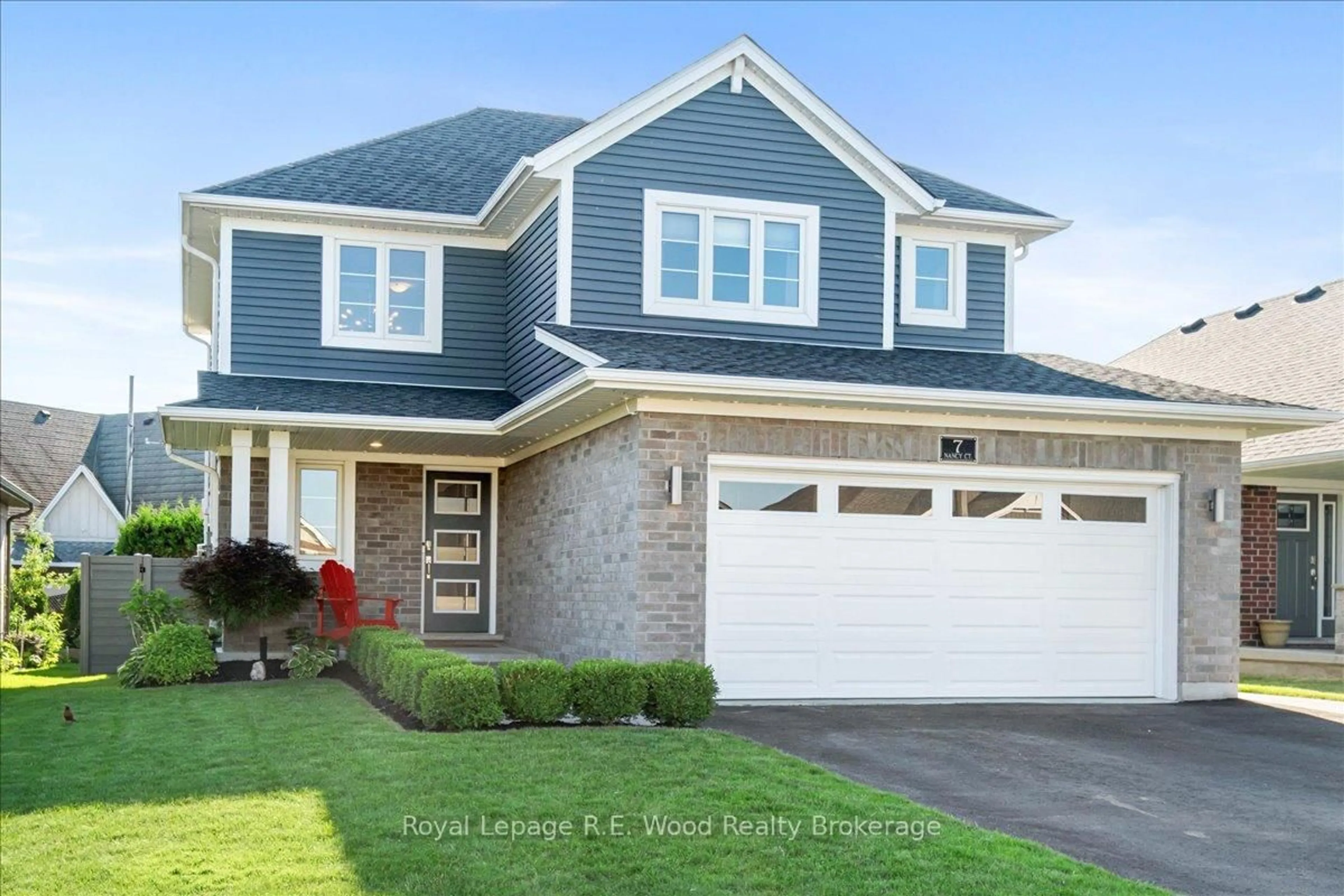 Home with vinyl exterior material, street for 7 Nancy Crt, Tillsonburg Ontario N4G 4G8