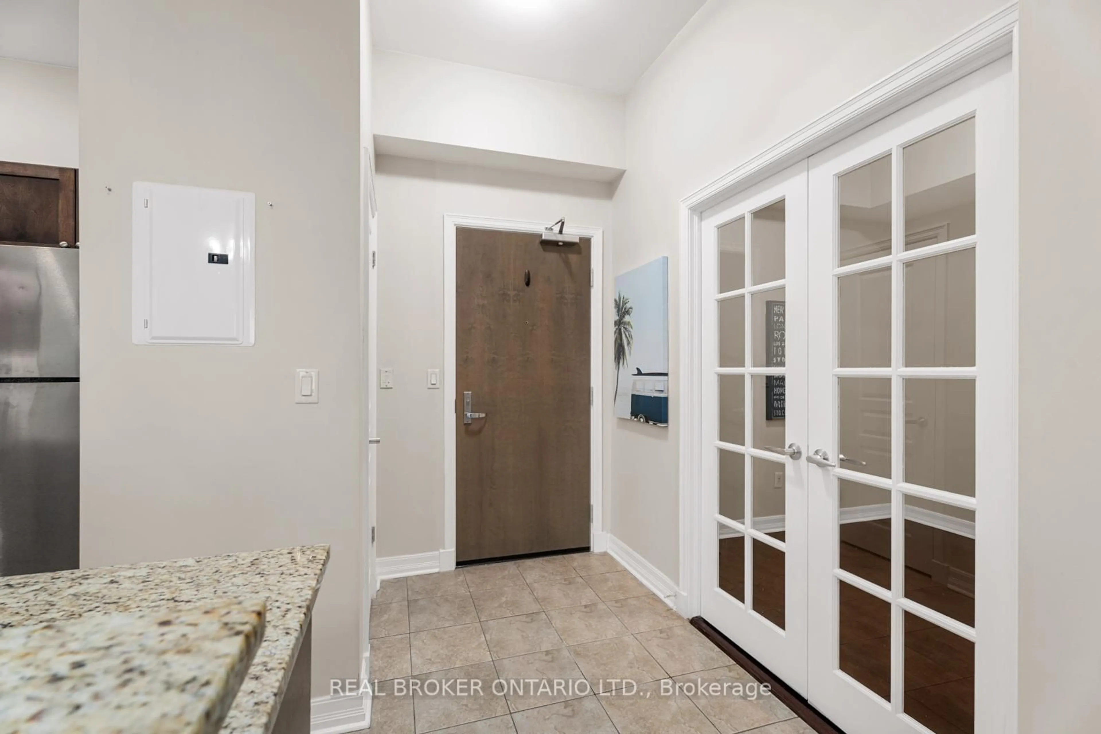 Indoor entryway for 200 Besserer St #1207, Ottawa Ontario K1N 0A7