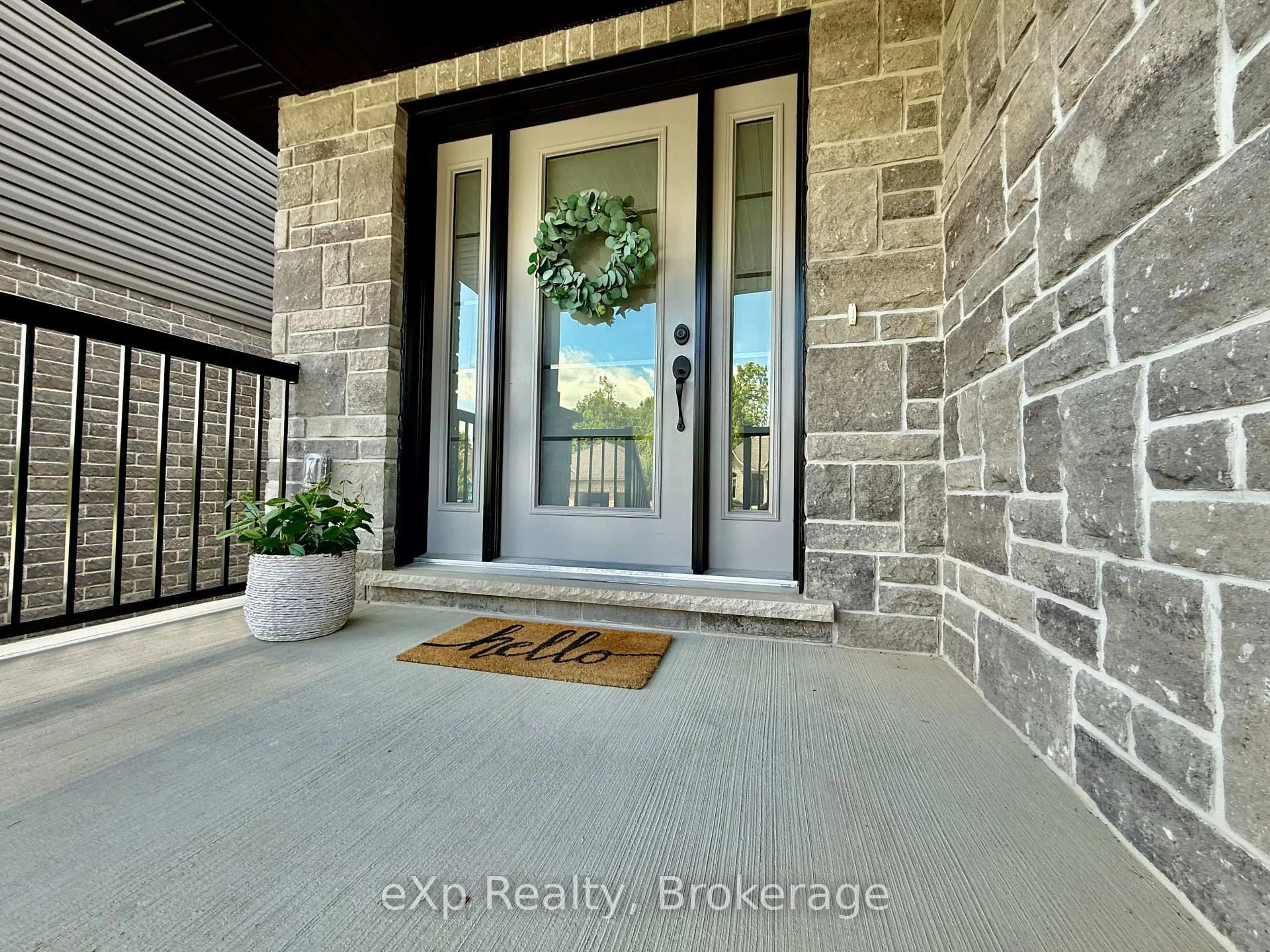 Indoor entryway for 113 Second St, Brockton Ontario N0G 2V0