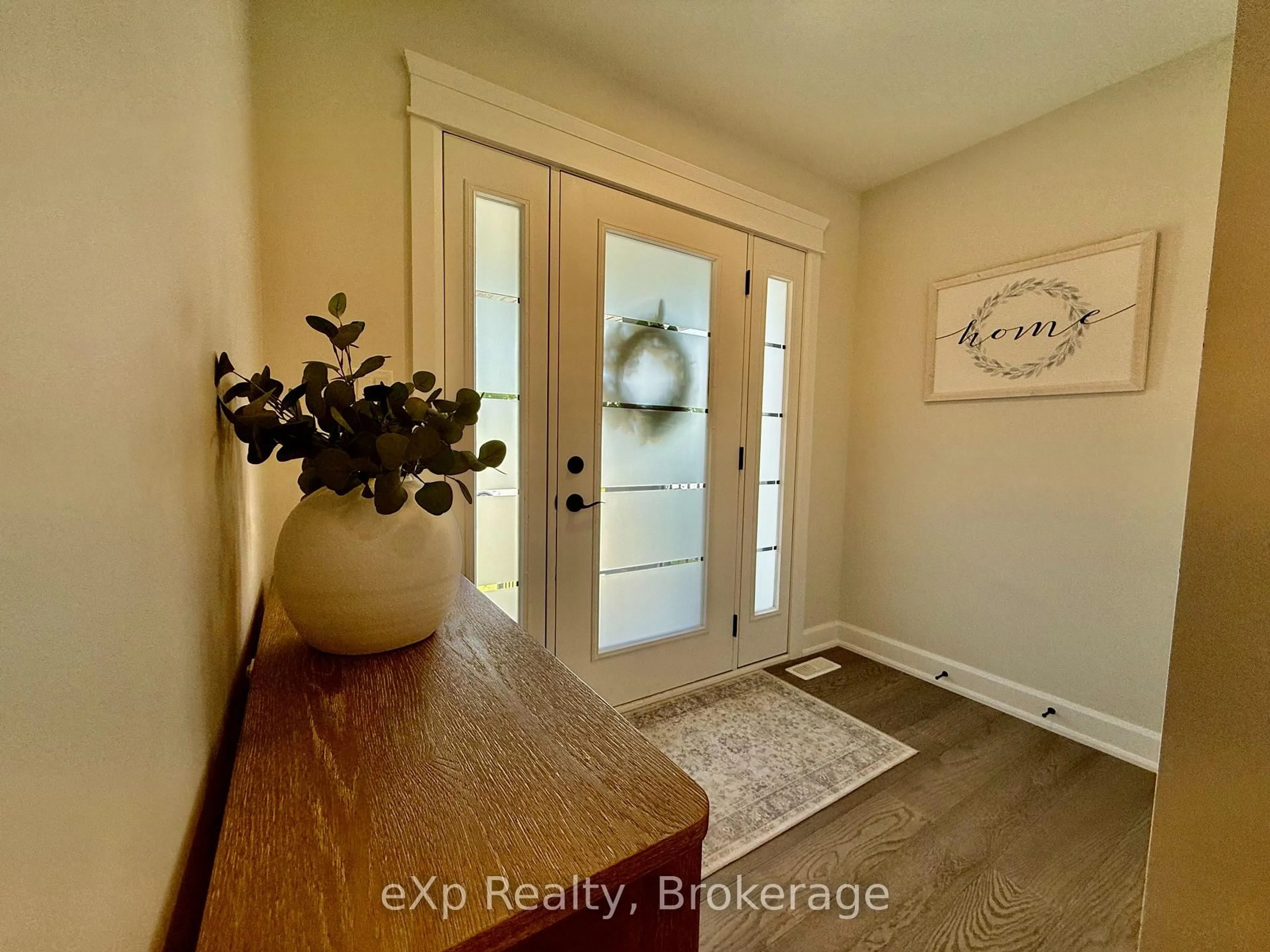 Indoor entryway for 113 Second St, Brockton Ontario N0G 2V0
