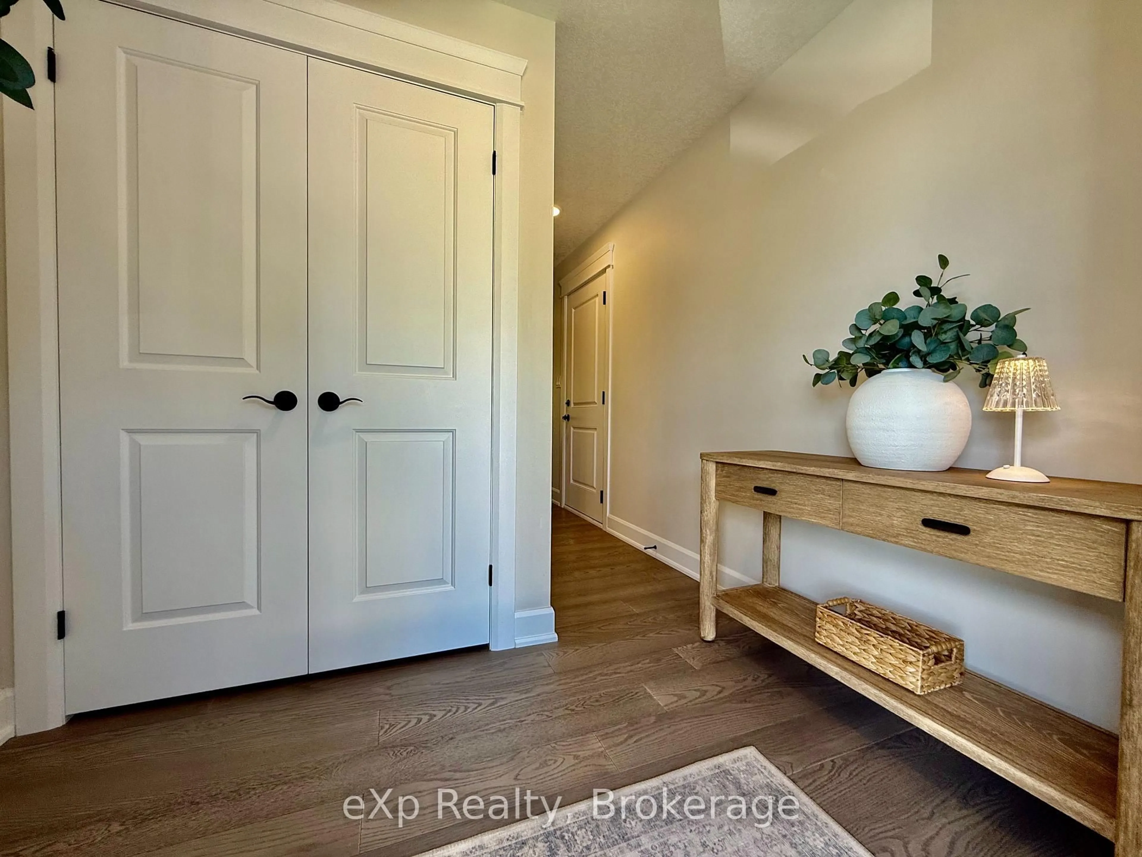 Indoor entryway for 113 Second St, Brockton Ontario N0G 2V0