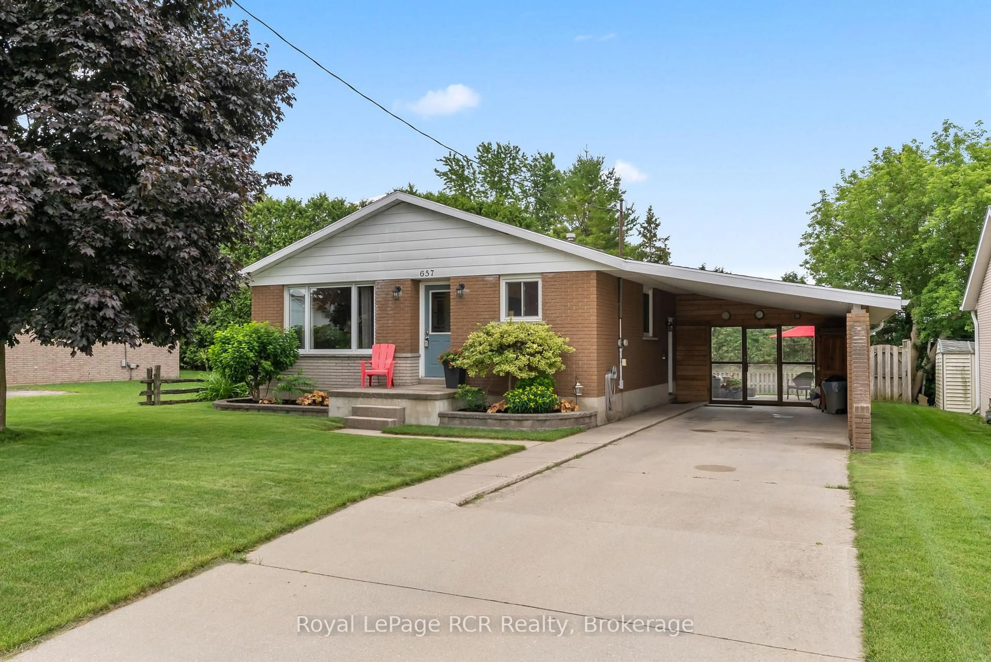 Unknown for 657 14th St, Hanover Ontario N4N 3G9
