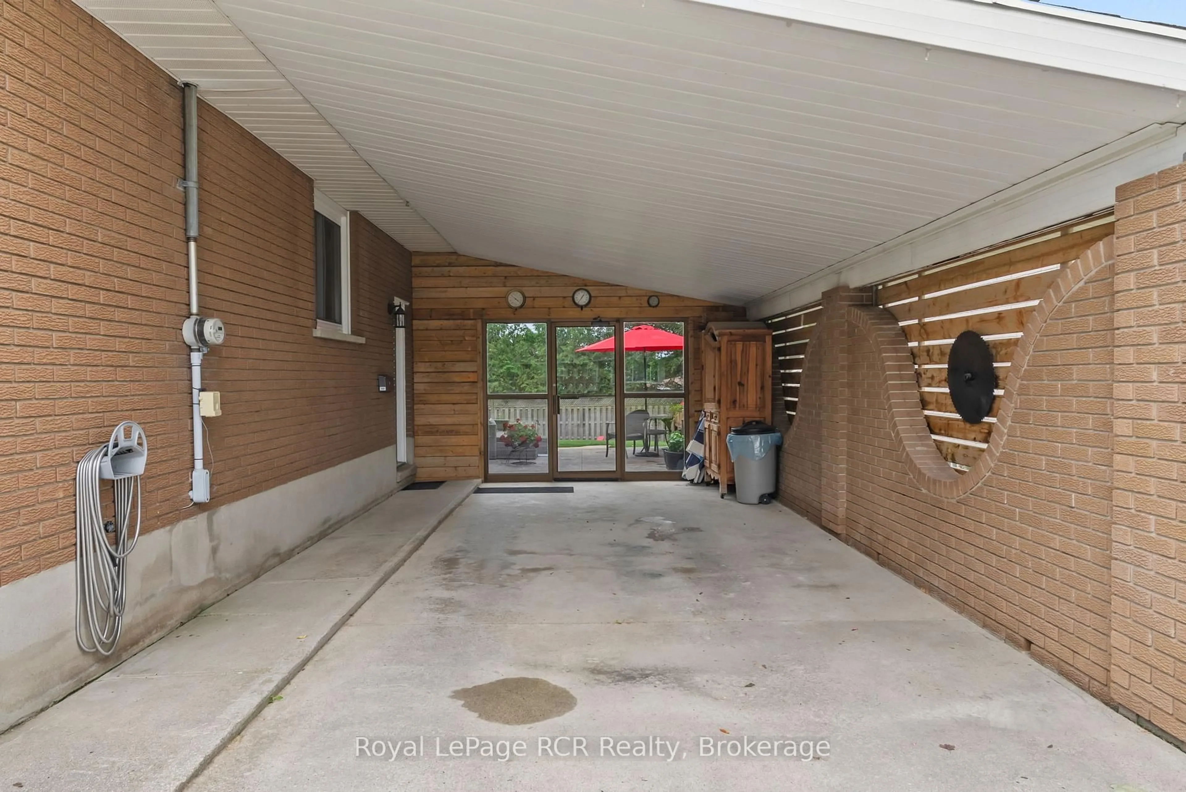 Unknown for 657 14th St, Hanover Ontario N4N 3G9