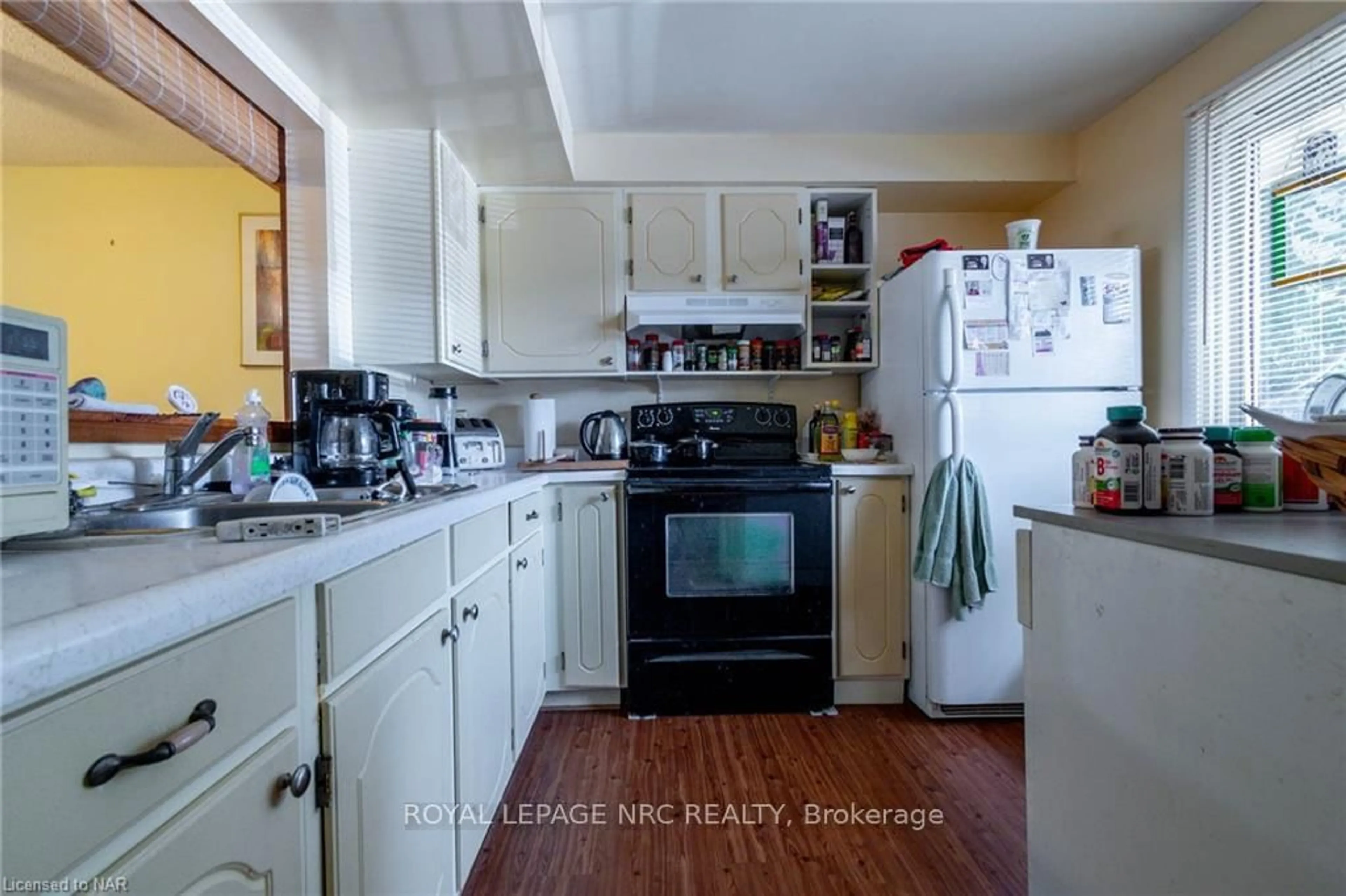 Standard kitchen, unknown for 50 LAKESHORE Rd #12, St. Catharines Ontario L2N 6P8