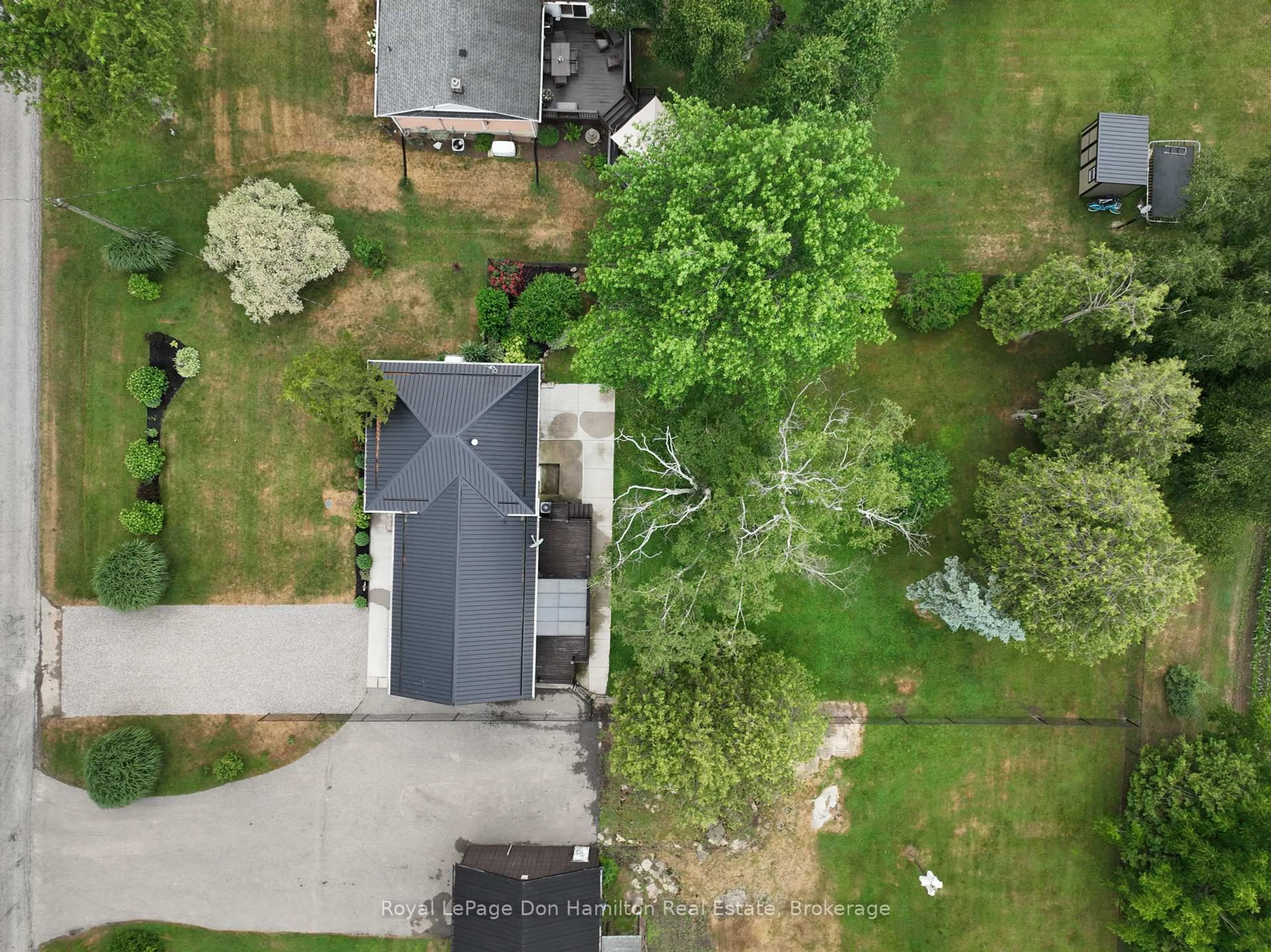 A pic from outside/outdoor area/front of a property/back of a property/a pic from drone, unknown for 1175 Concesstion Rd 12, Norfolk Ontario N0E 1P0