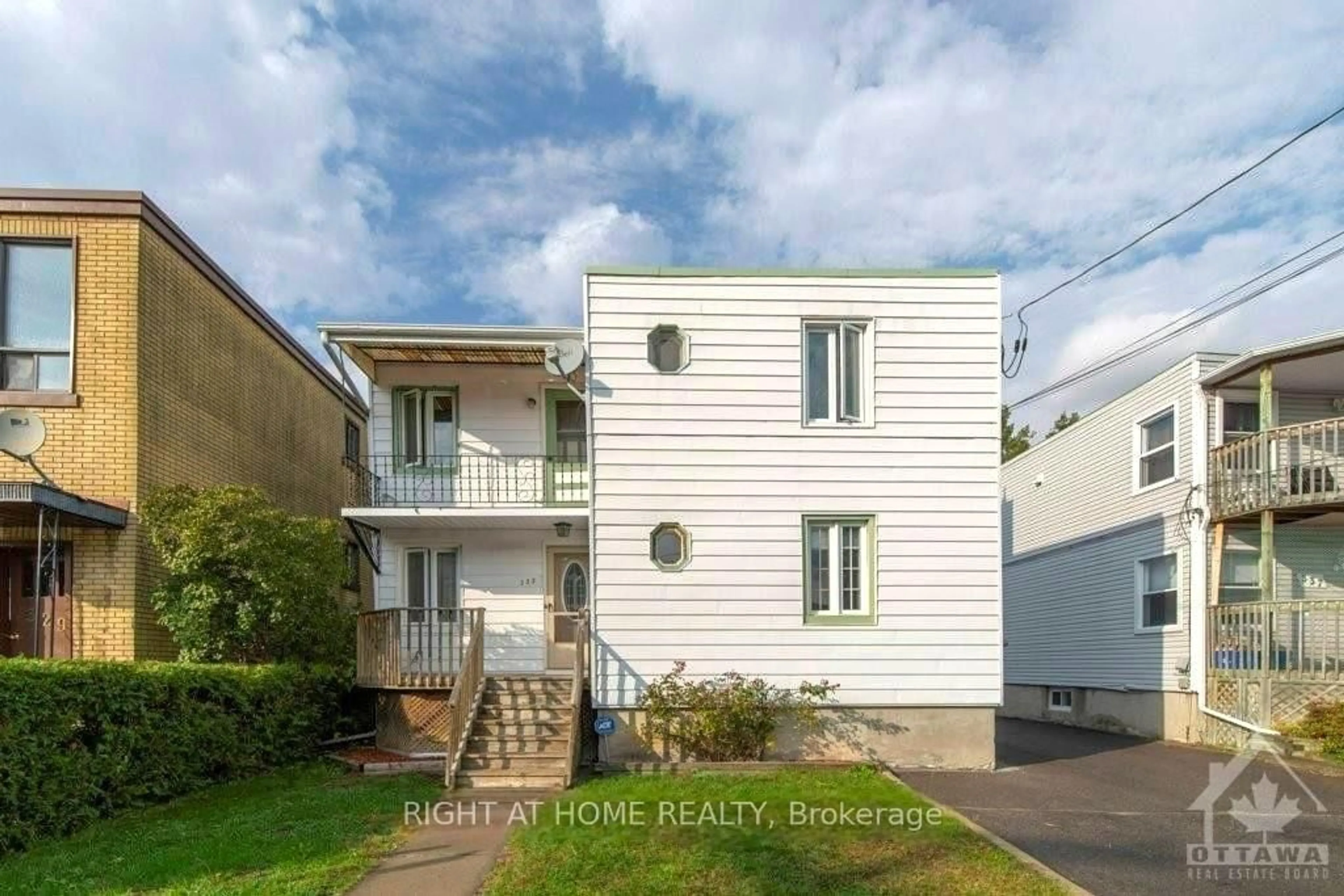 A pic from outside/outdoor area/front of a property/back of a property/a pic from drone, street for 333 Levis Ave, Ottawa Ontario K1L 6G9