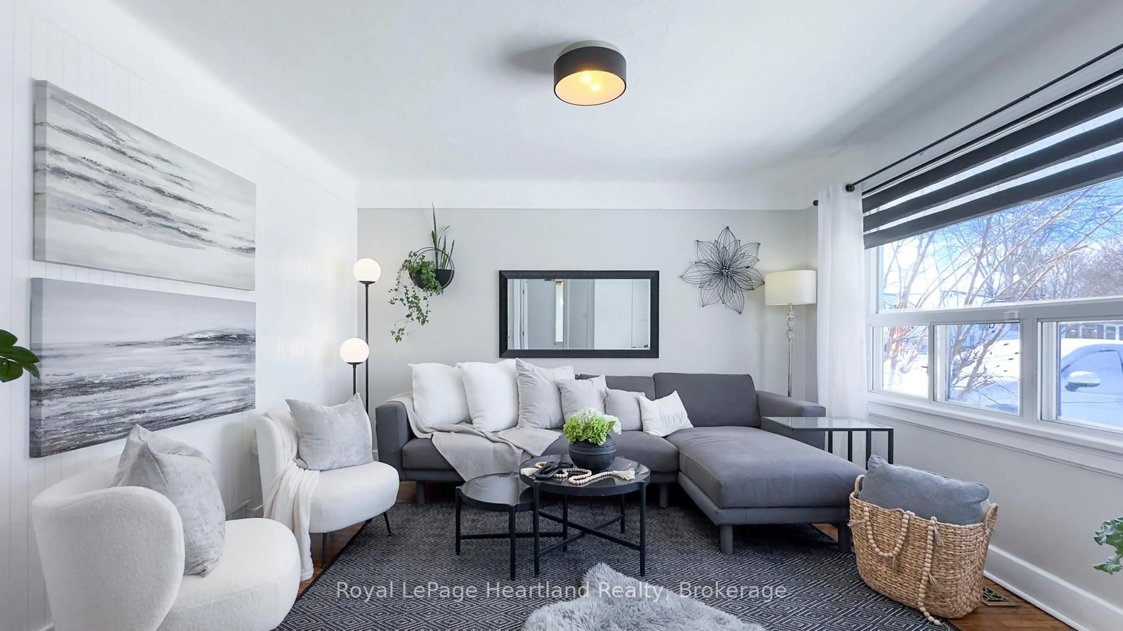 Living room with furniture, unknown for 305 MARY St, Goderich Ontario N7A 3B3
