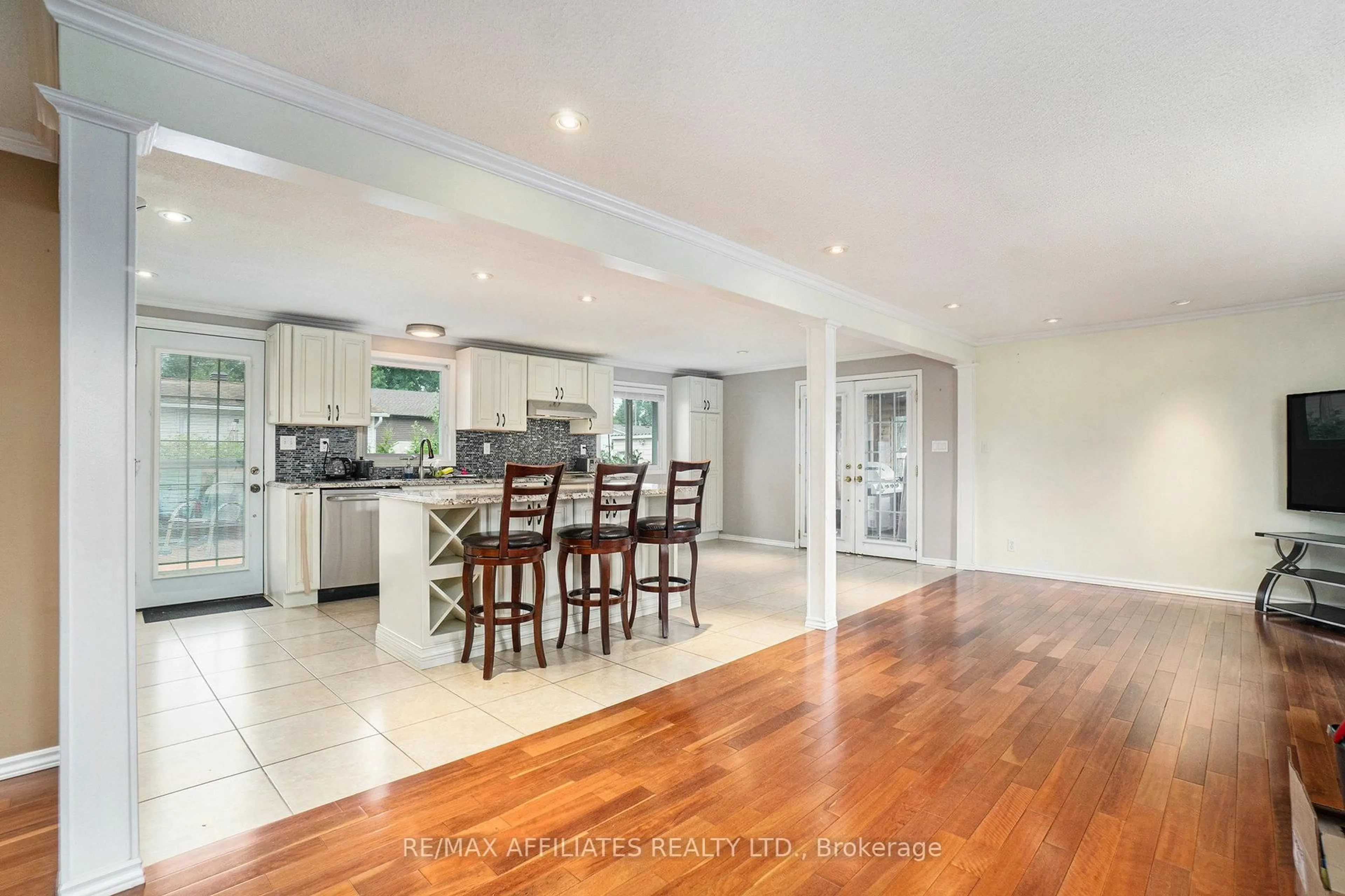 Open concept kitchen, ceramic/tile floor for 606 Lydia St, North Grenville Ontario K0G 1J0