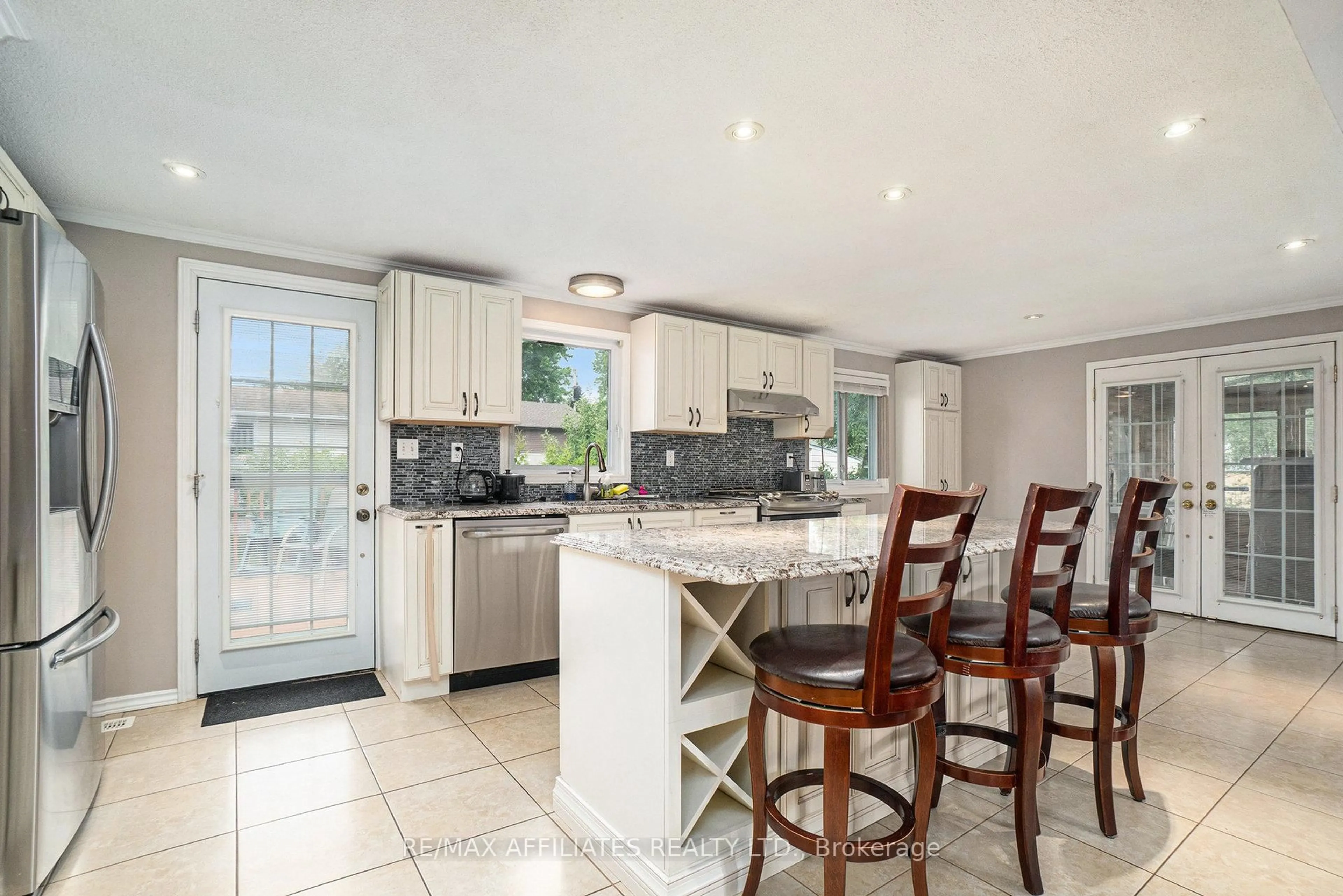 Open concept kitchen, ceramic/tile floor for 606 Lydia St, North Grenville Ontario K0G 1J0