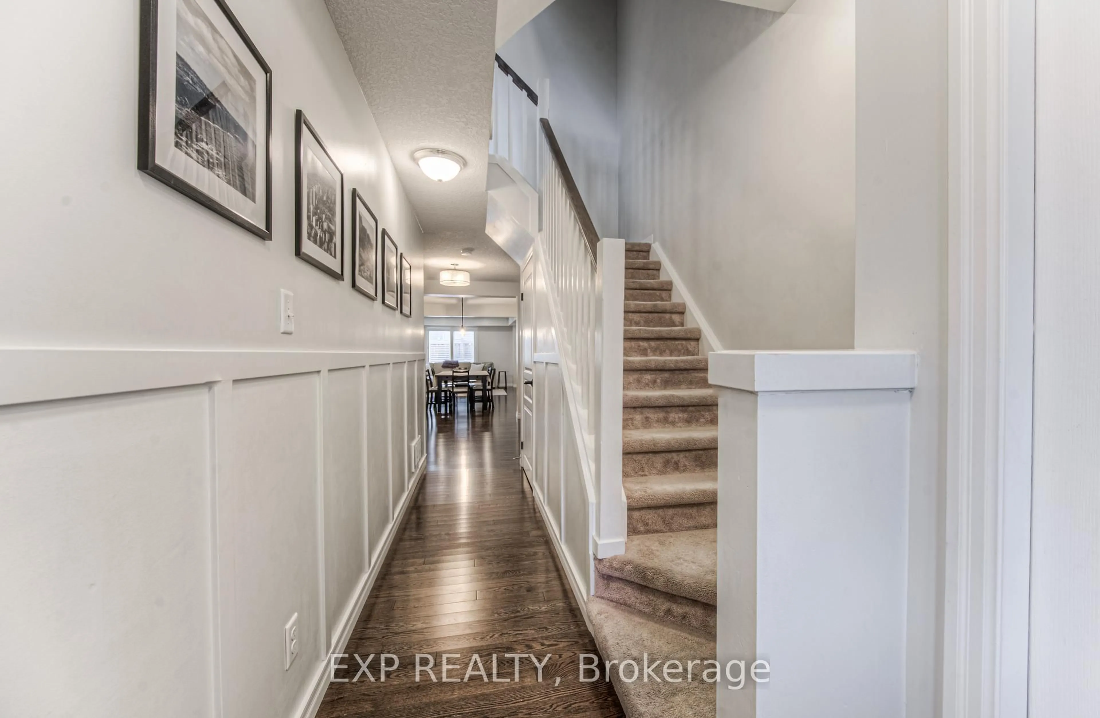 Indoor entryway for 403 Moorlands Cres, Kitchener Ontario N2P 0C9