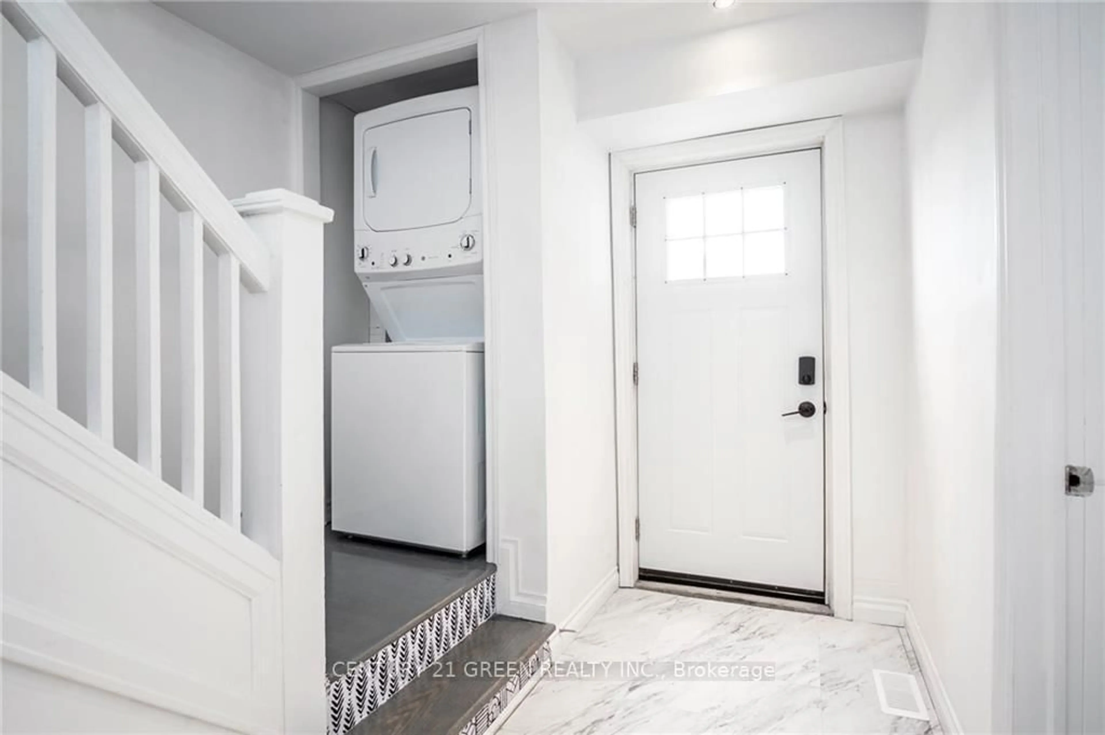 Indoor entryway for 87 West 5th St, Hamilton Ontario L9C 3N5