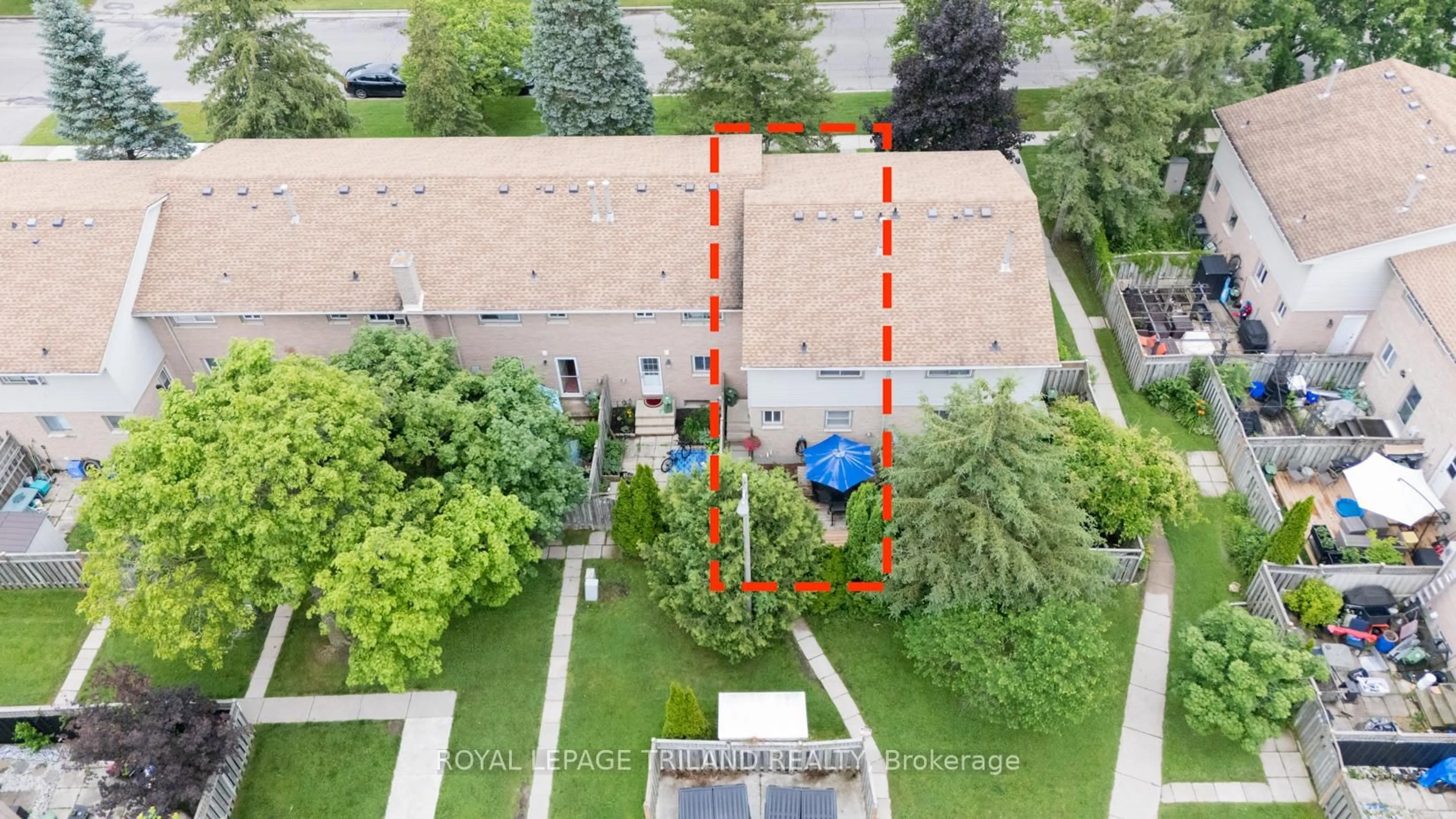 A pic from outside/outdoor area/front of a property/back of a property/a pic from drone, unknown for 943 Notre Dame Dr, London South Ontario N6J 3C3