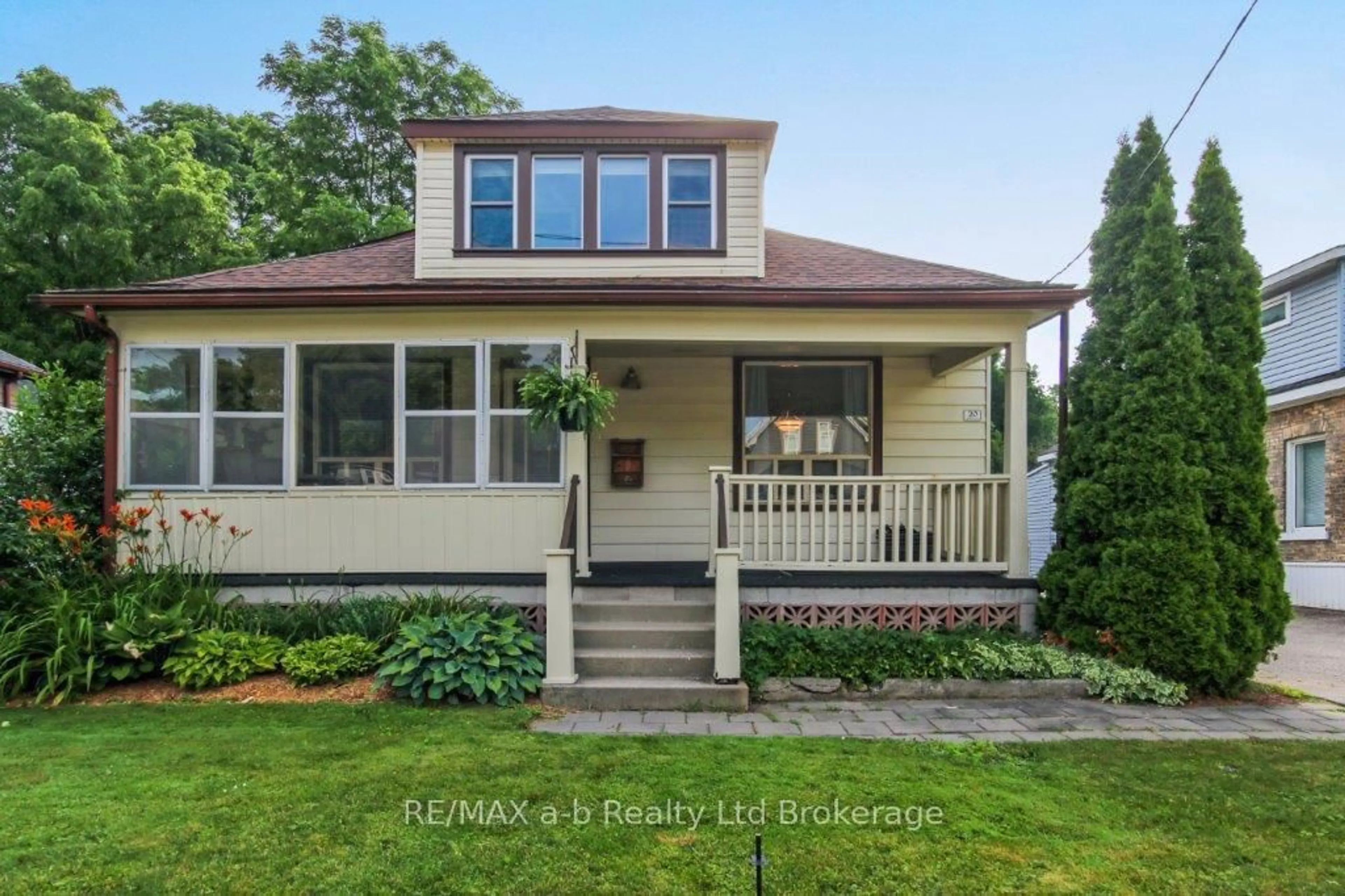 Home with vinyl exterior material, street for 20 Sydenham St, Woodstock Ontario N4S 7B2