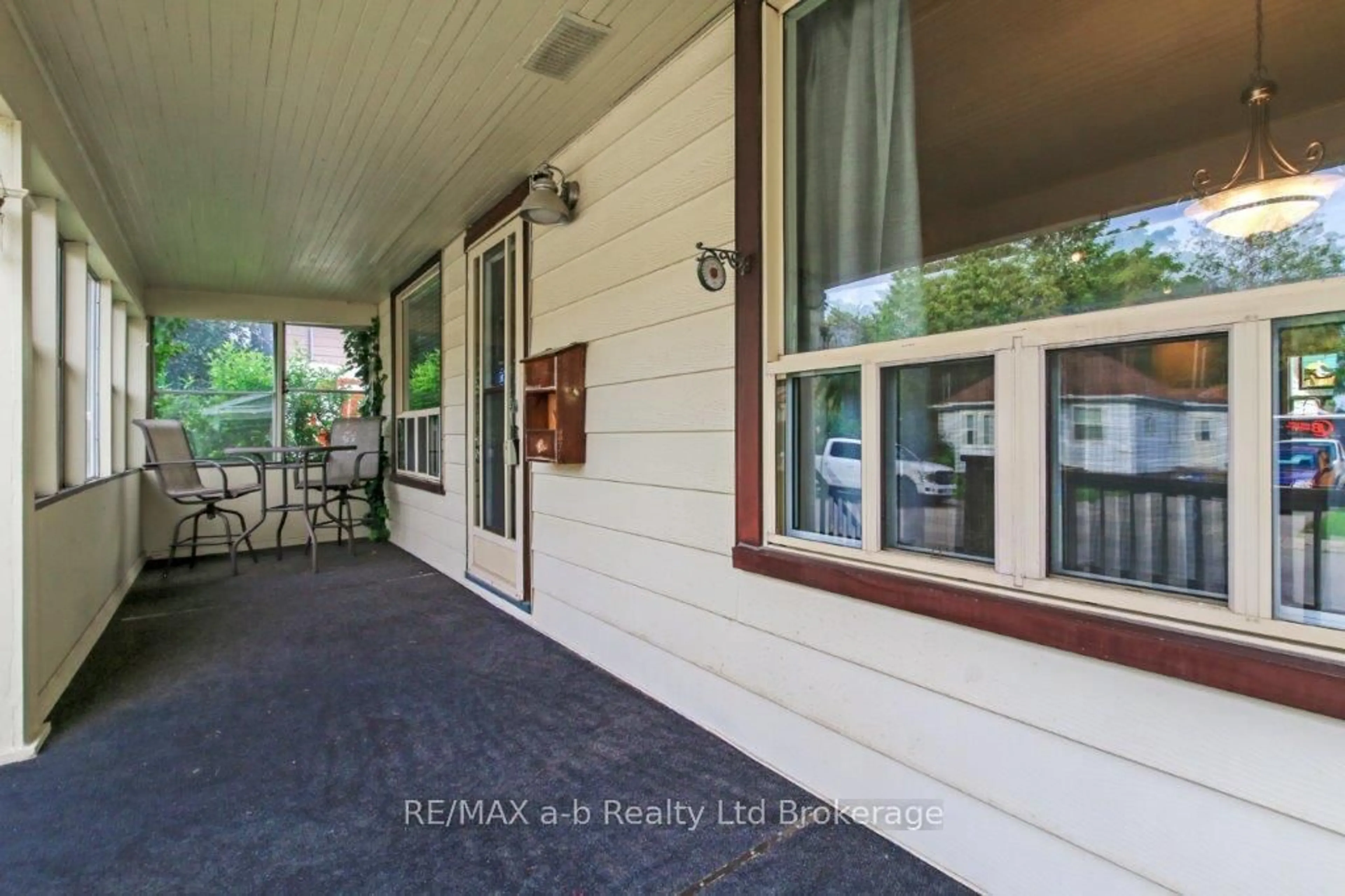 Unknown for 20 Sydenham St, Woodstock Ontario N4S 7B2