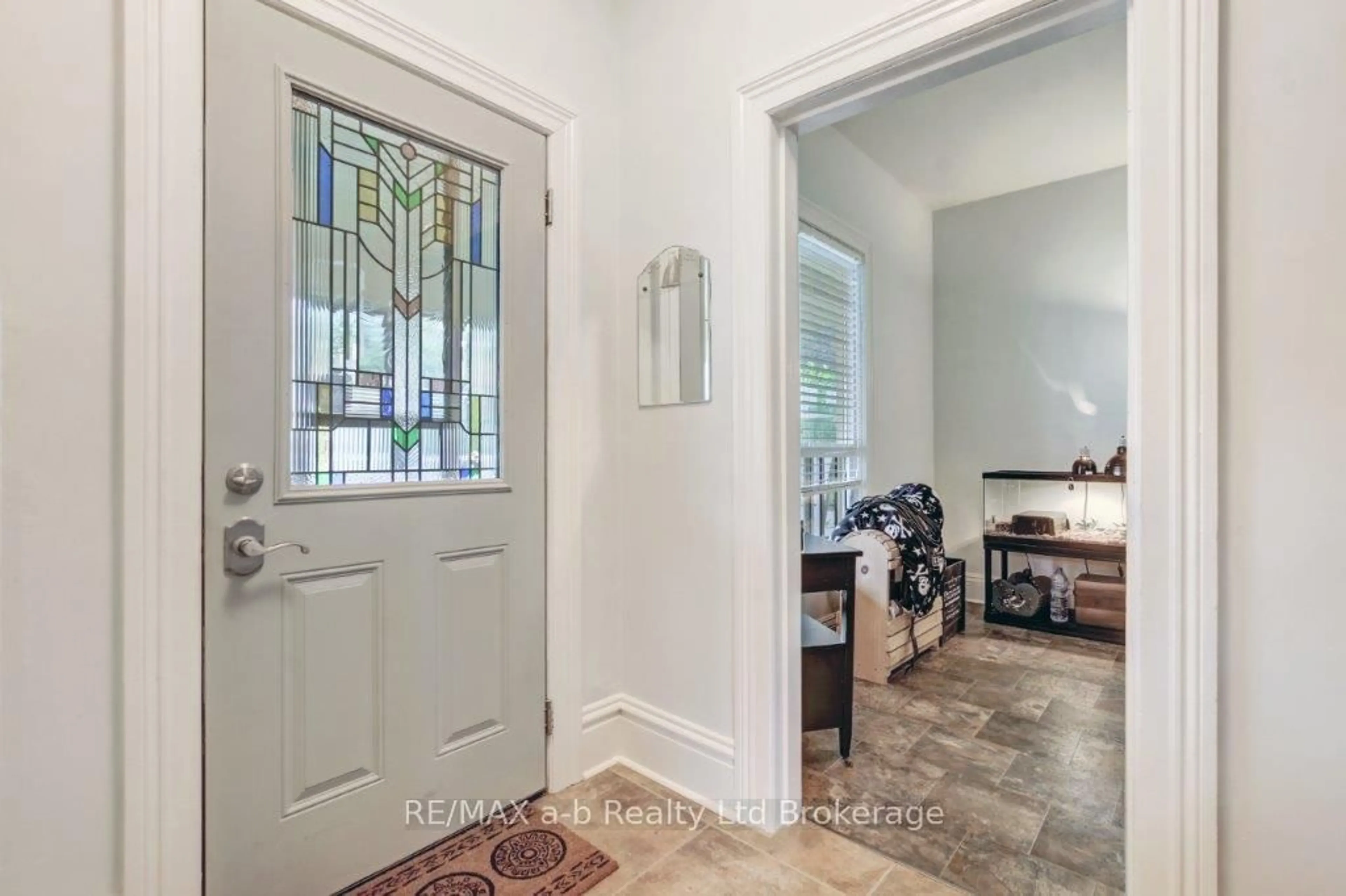 Indoor entryway for 20 Sydenham St, Woodstock Ontario N4S 7B2