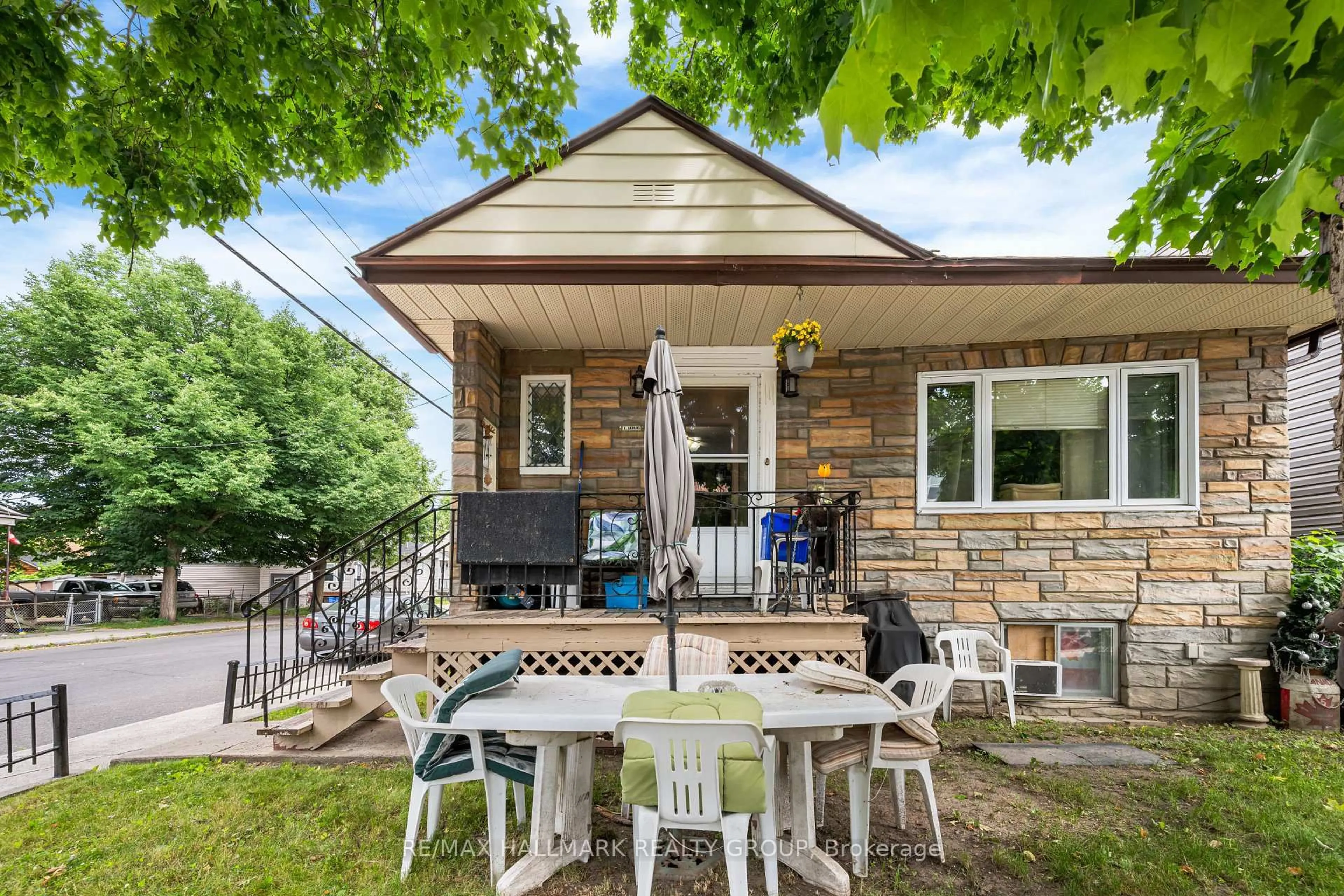 Patio, street for 201 Ethel St, Ottawa Ontario K1L 5X1