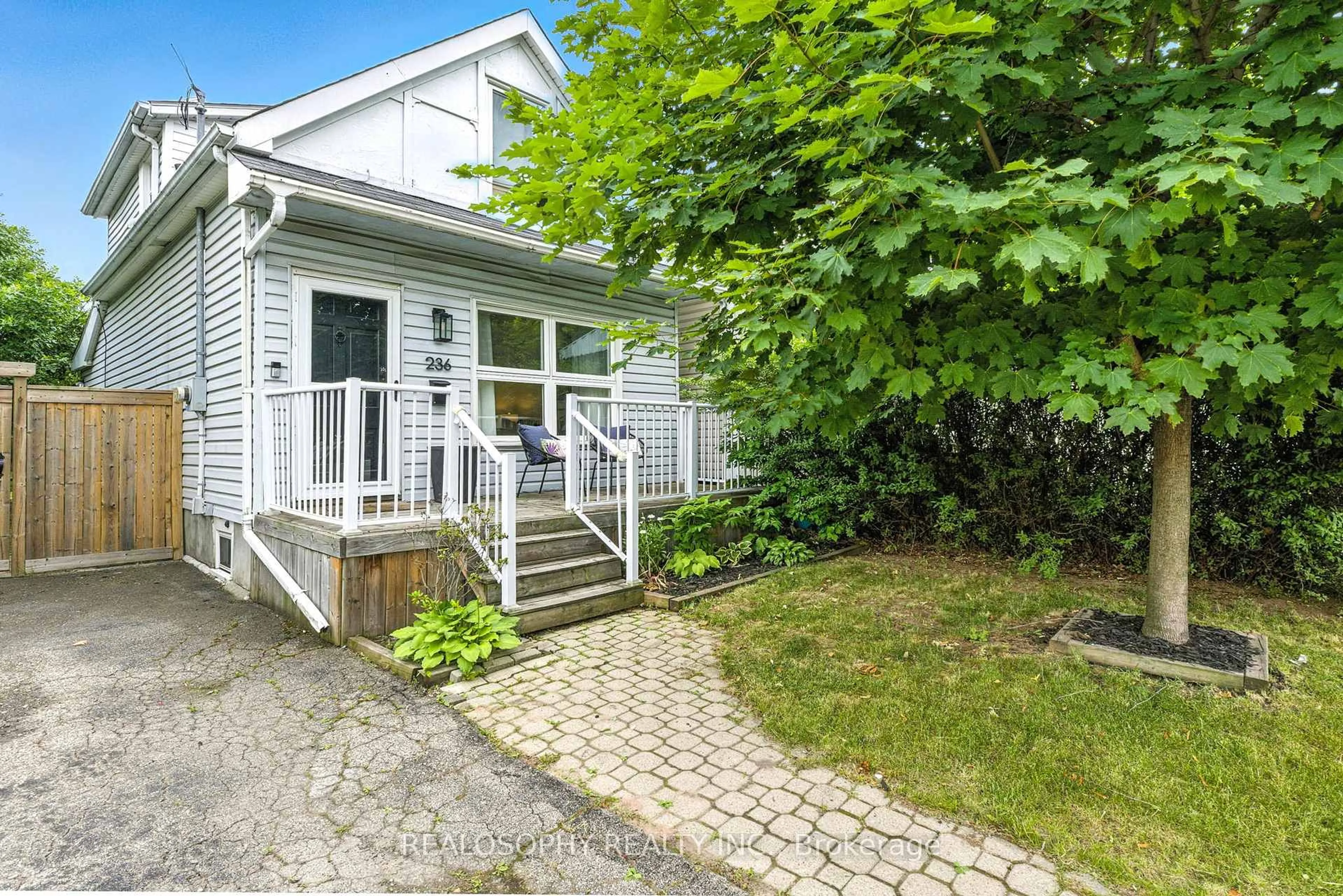 Patio, street for 236 Cope St, Hamilton Ontario L8H 5B5