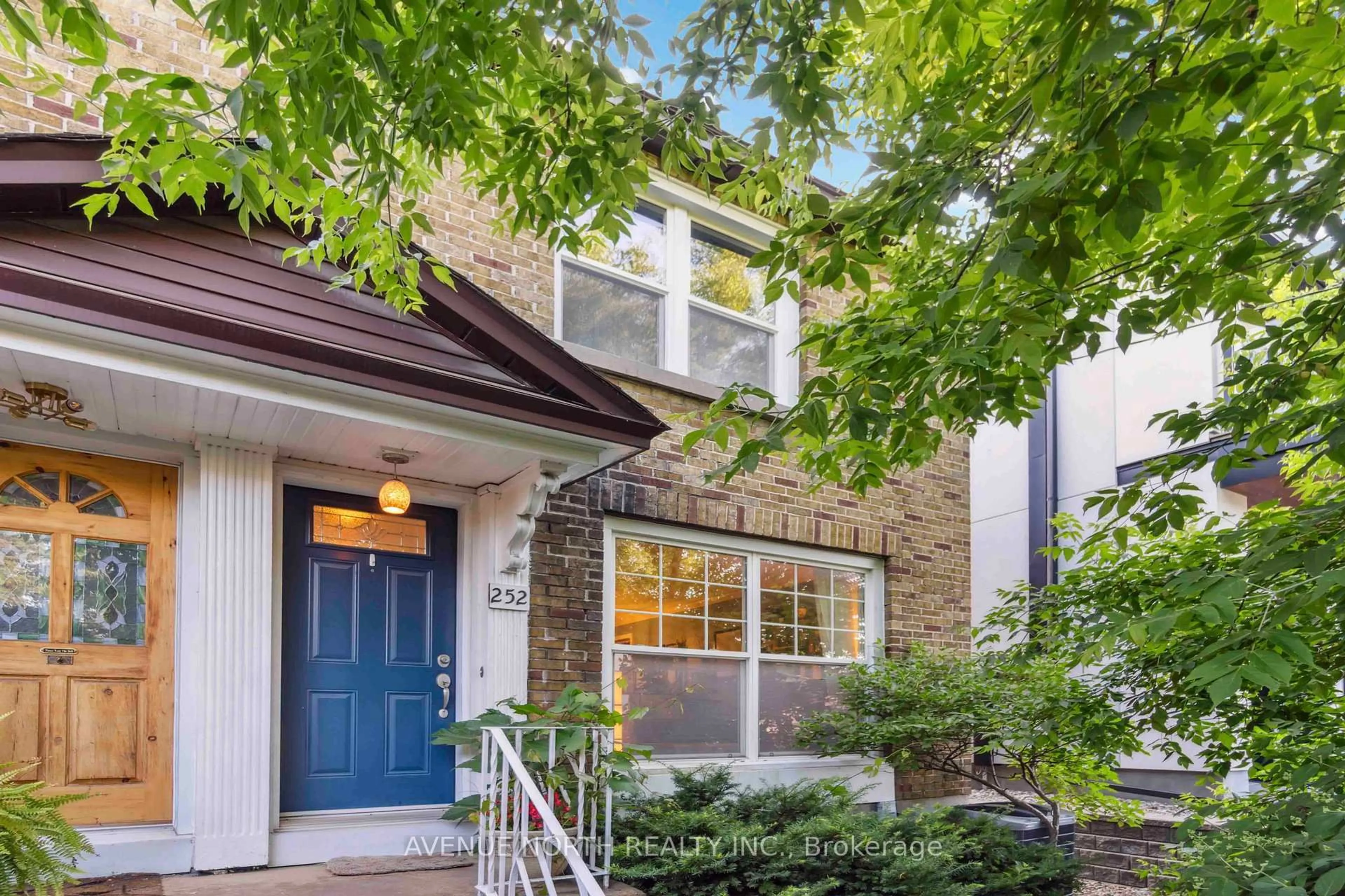 Home with brick exterior material, street for 252 Churchill Ave, Ottawa Ontario K1Z 5B2