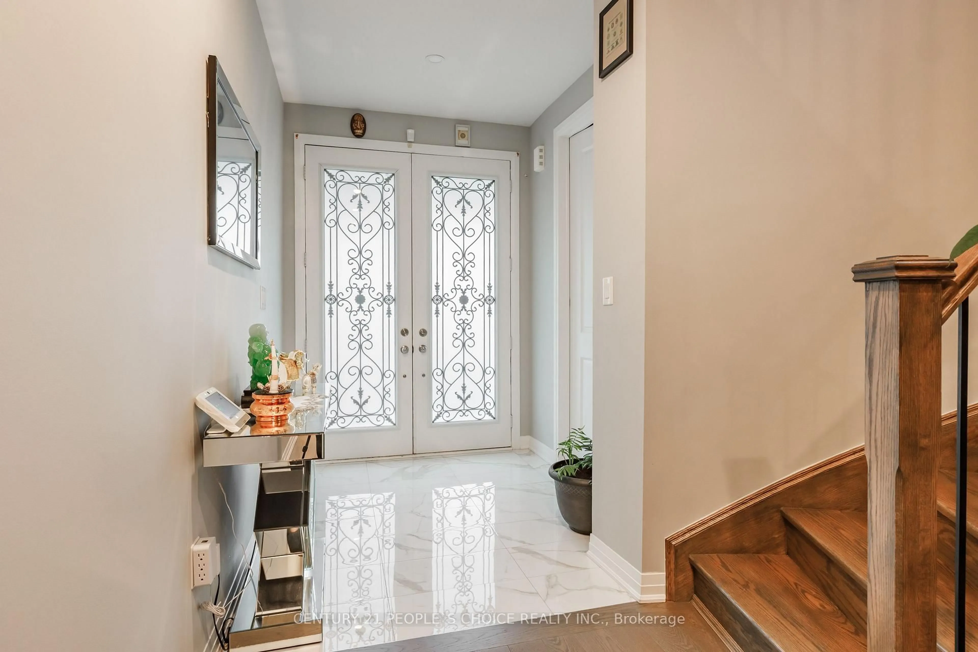 Indoor entryway for 5 Jenkins St #House, East Luther Grand Valley Ontario L9W 7R2