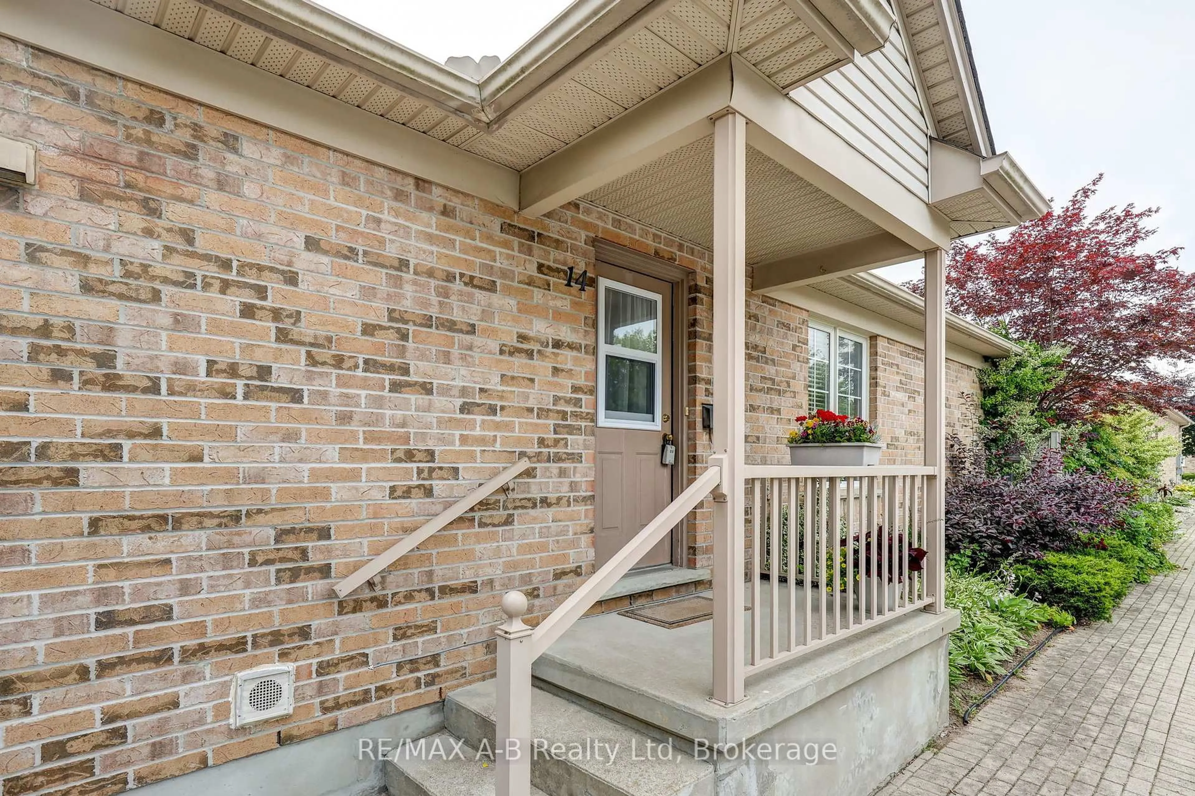 Home with brick exterior material, street for 567 Fanshawe Park Rd #14, London North Ontario N5X 3T4
