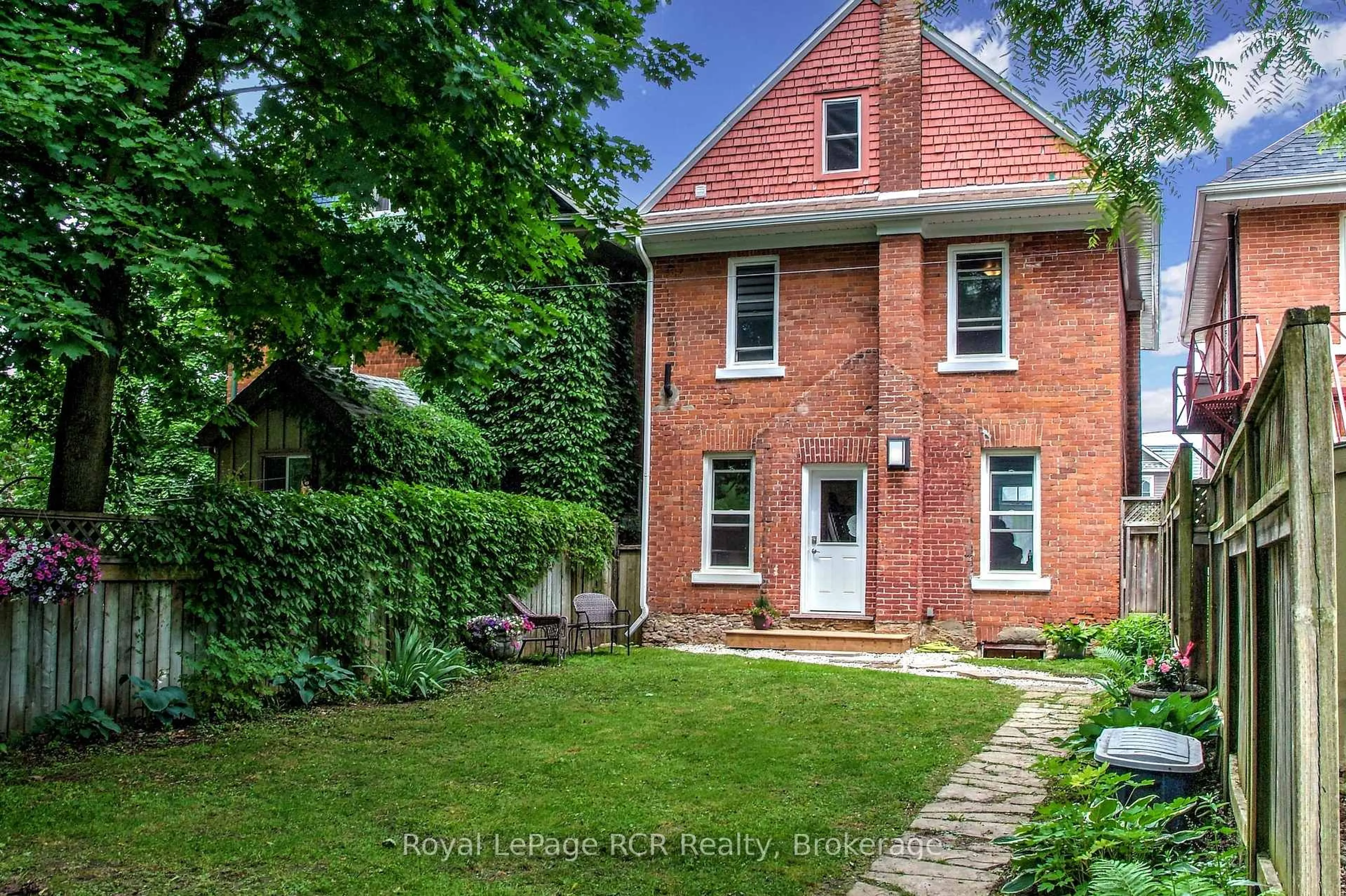 Home with brick exterior material, street for 689 8th St, Owen Sound Ontario N4K 1L7
