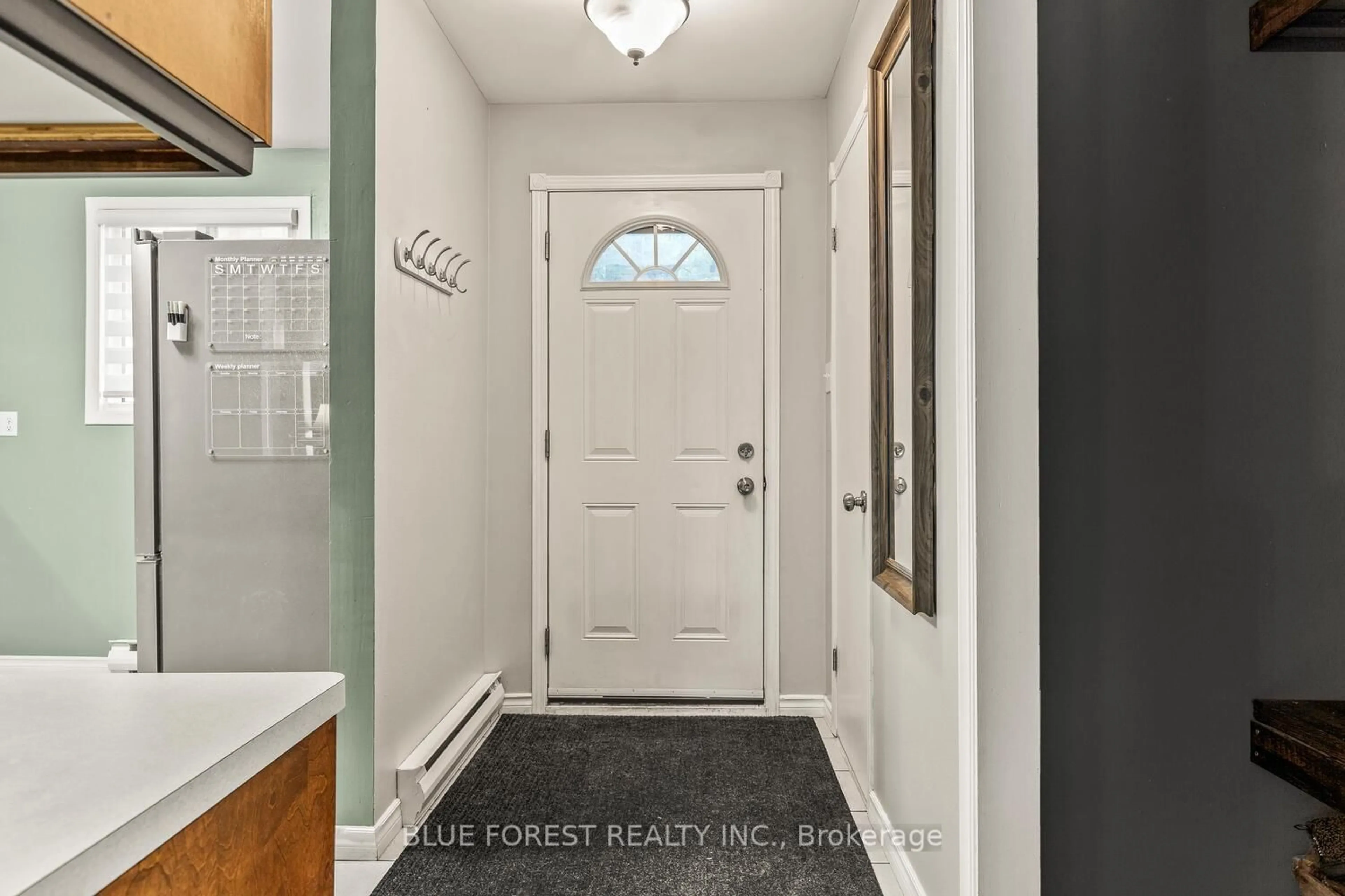 Indoor entryway for 460 Southdale Rd #11, London South Ontario N6E 1A4