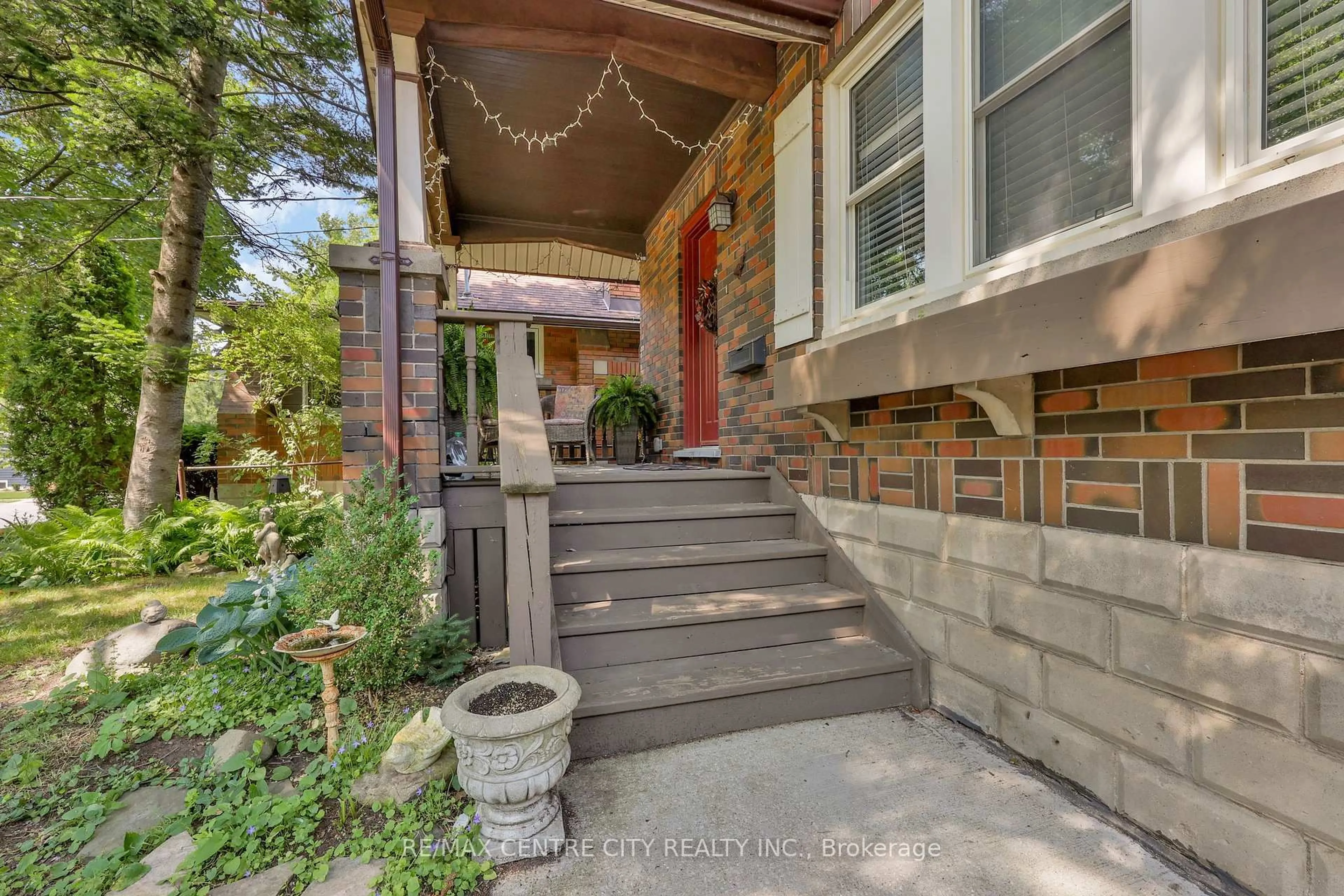 Unknown for 244 Cathcart St, London South Ontario N6C 3N2