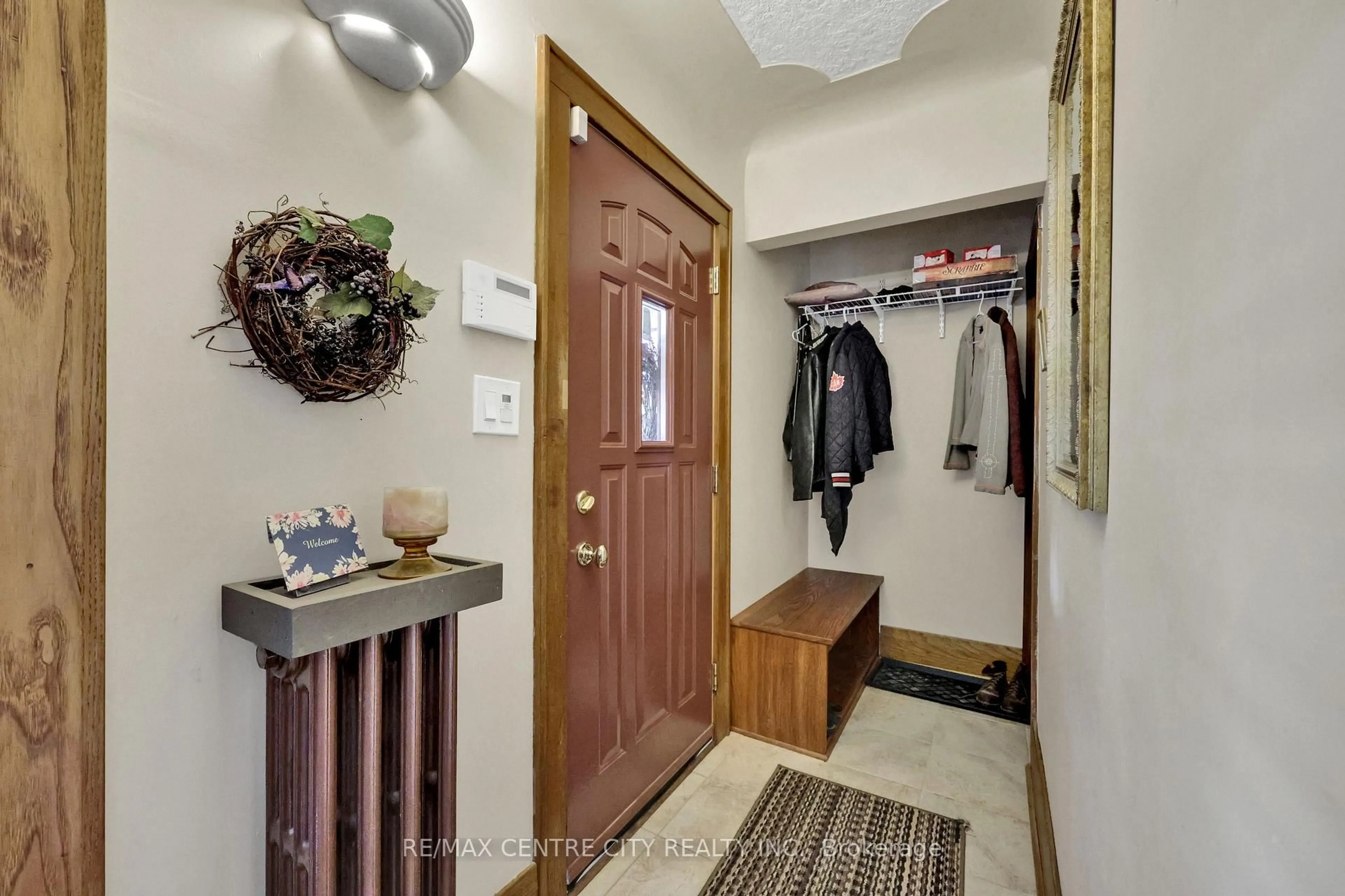 Indoor entryway for 244 Cathcart St, London South Ontario N6C 3N2