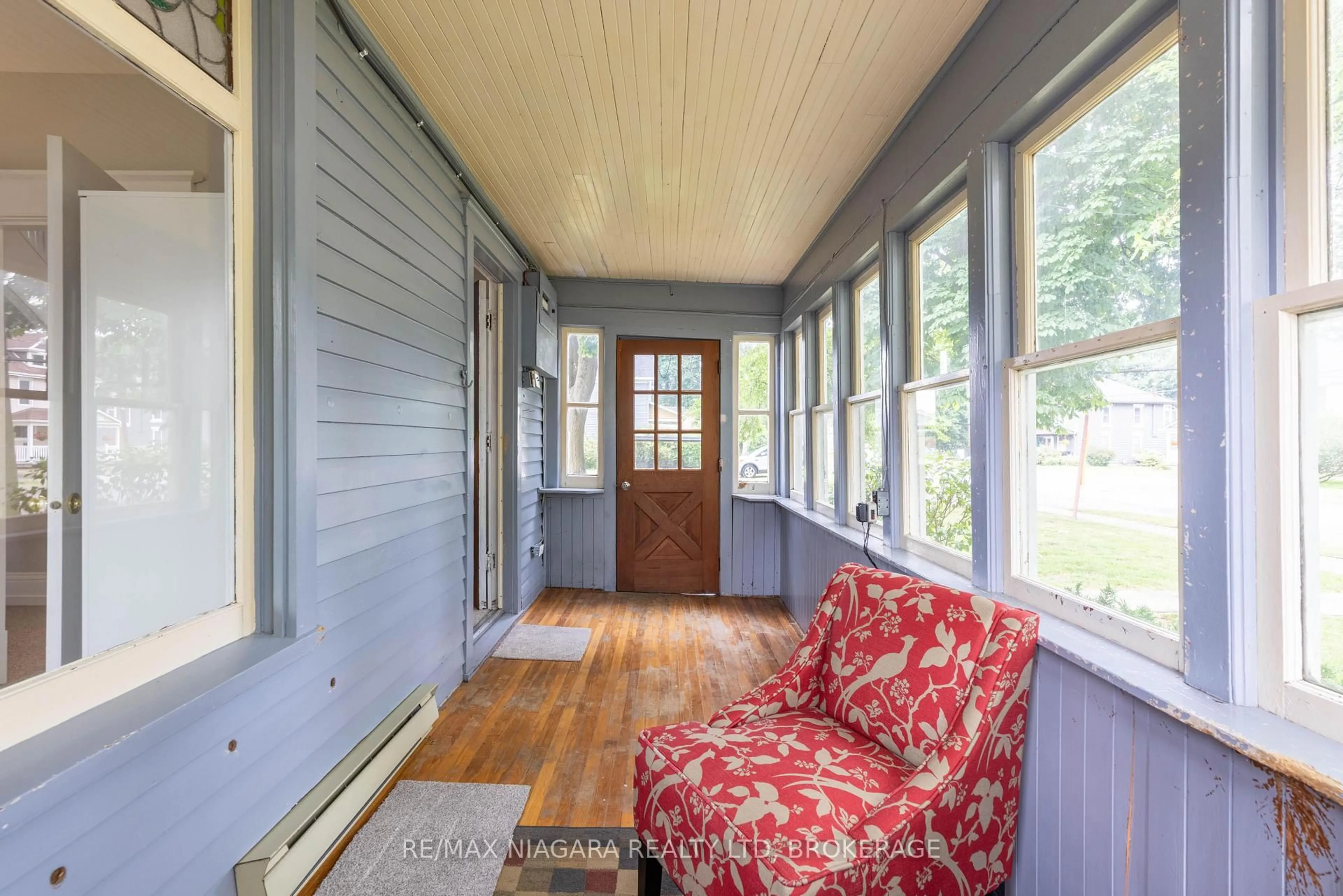Indoor entryway for 45 Ramey Ave, Port Colborne Ontario L3K 2L2