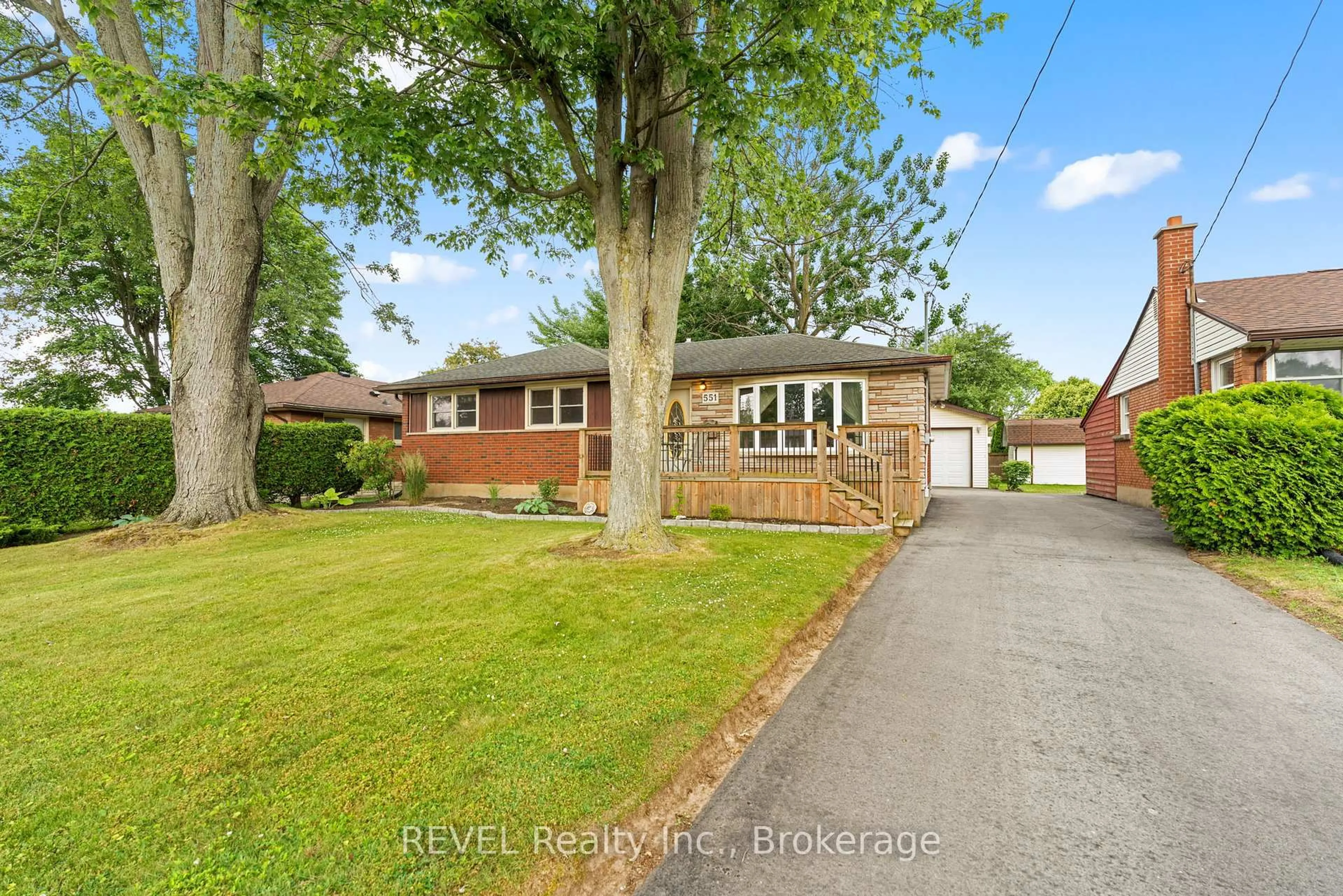 Home with brick exterior material, street for 551 Alan Ave, Welland Ontario L3C 2Z1
