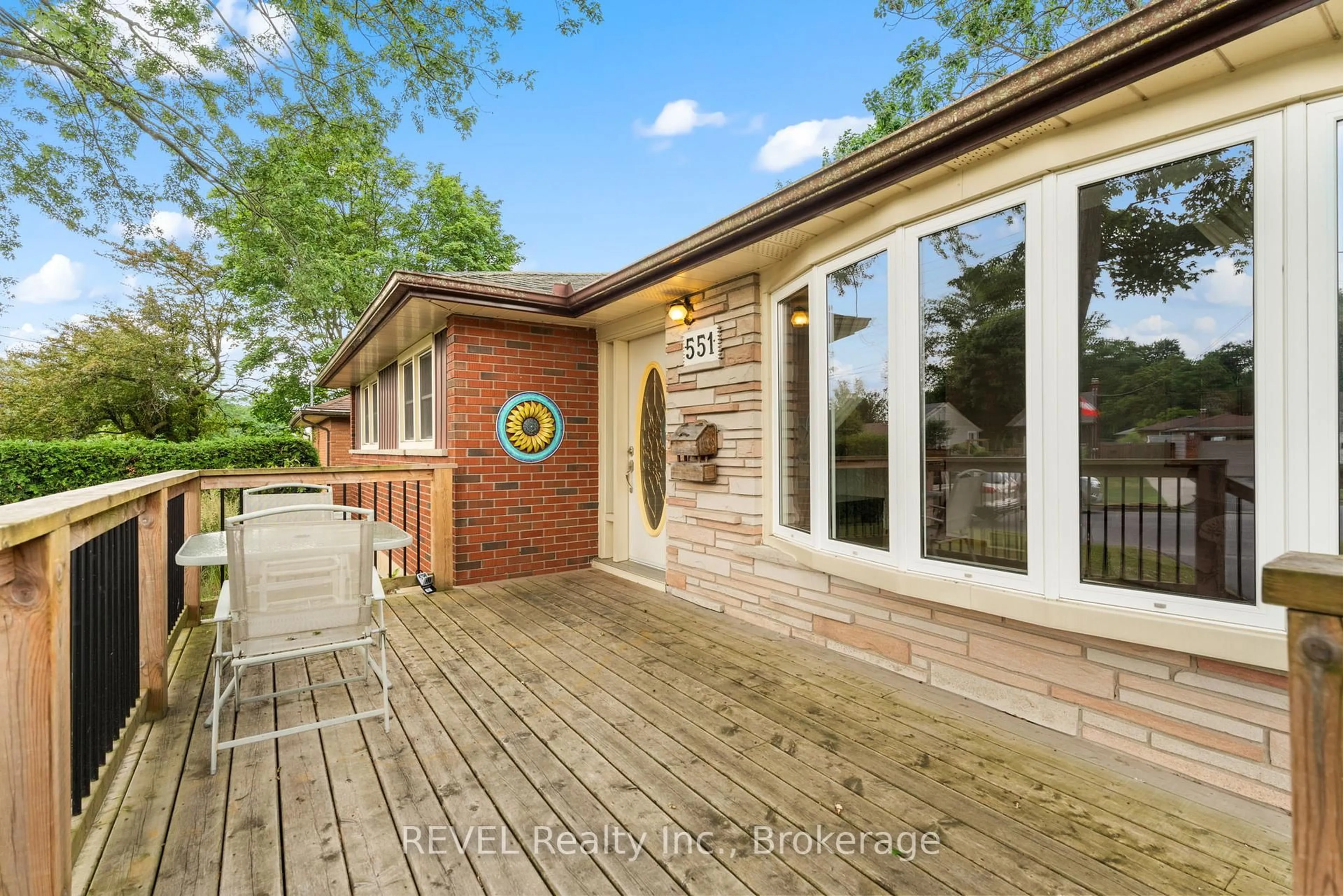 Home with brick exterior material, unknown for 551 Alan Ave, Welland Ontario L3C 2Z1