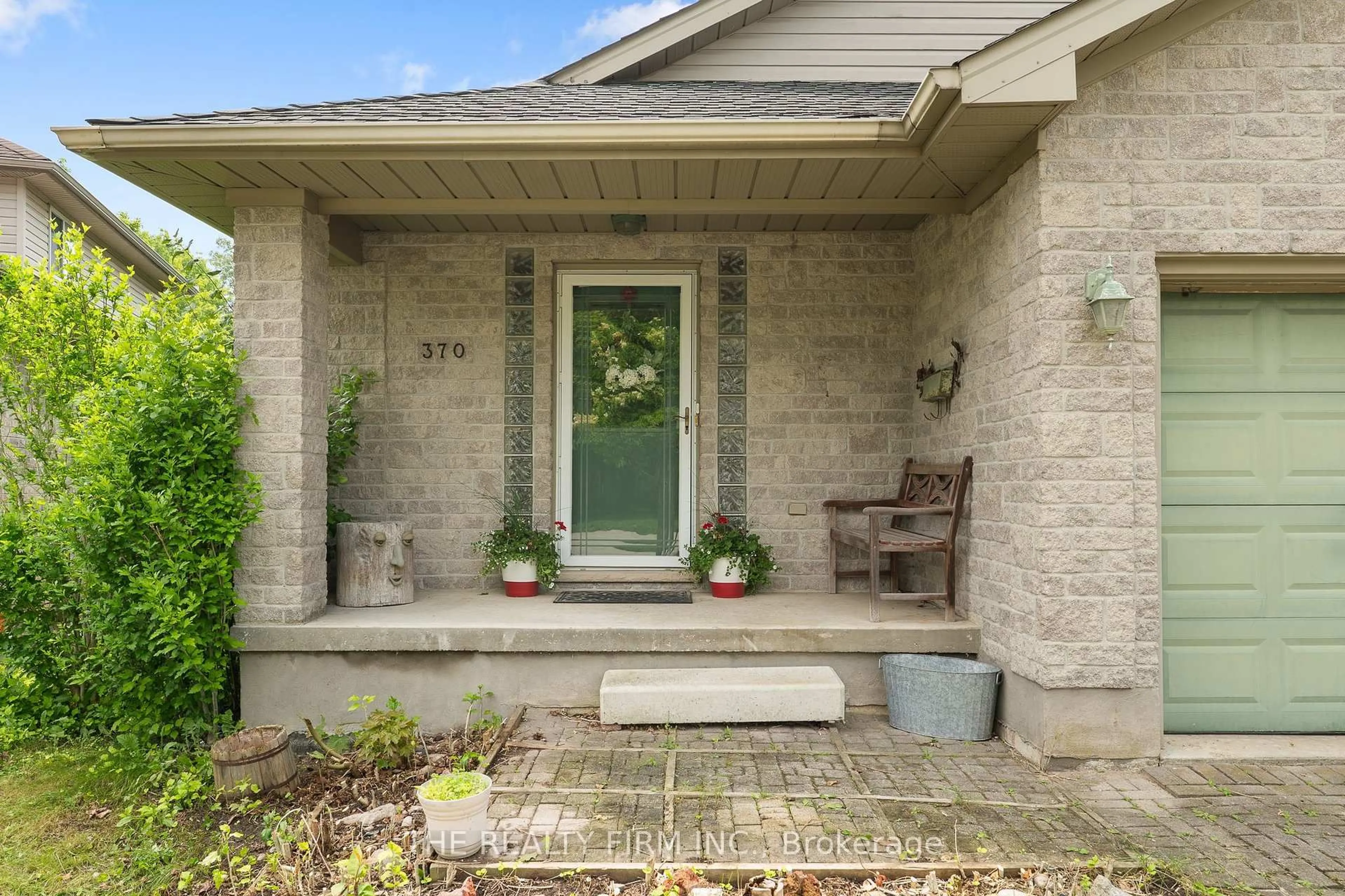Unknown for 370 Jonathan St, London South Ontario N5Z 5C8
