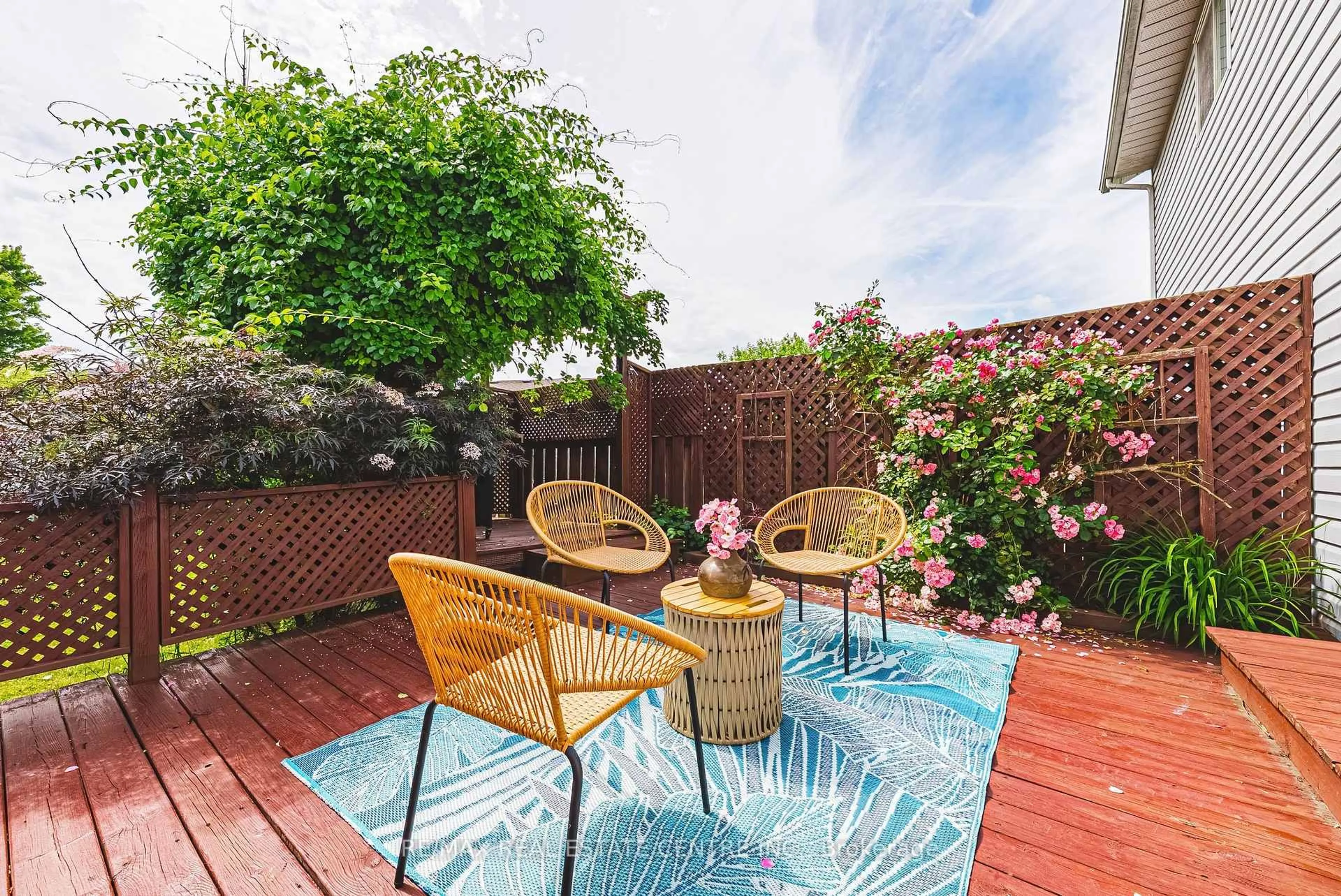 Patio, street for 77 DYER Crt, Cambridge Ontario N3C 4B8
