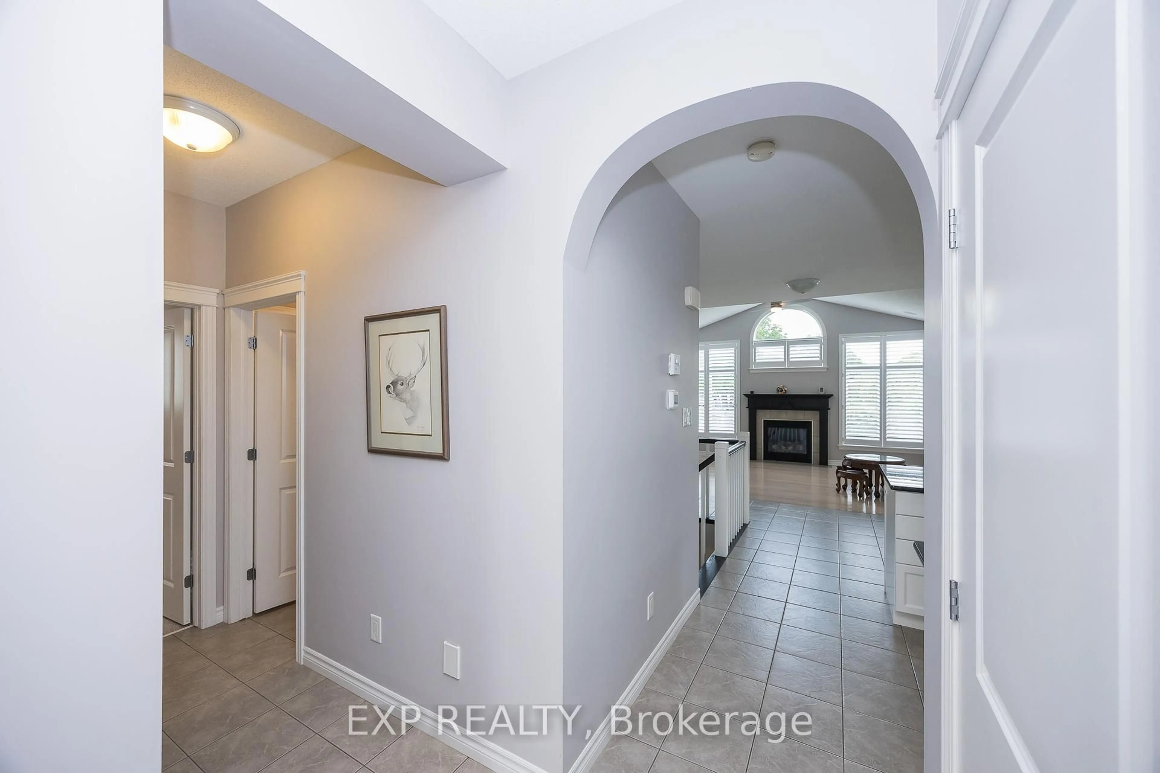 Indoor entryway for 31 Gertie St, Richmond Ontario K0A 2Z0