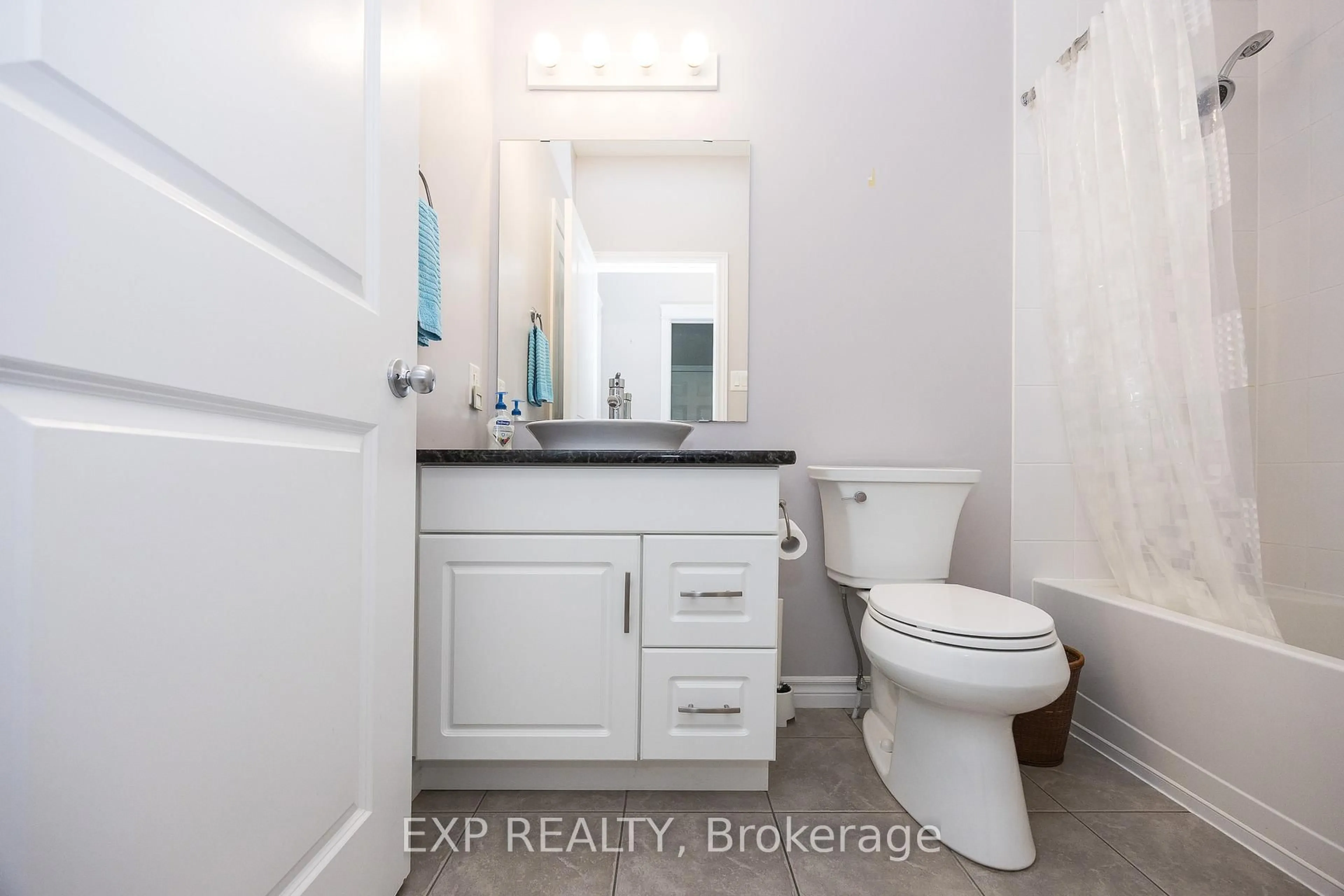 Standard bathroom, ceramic/tile floor for 31 Gertie St, Richmond Ontario K0A 2Z0