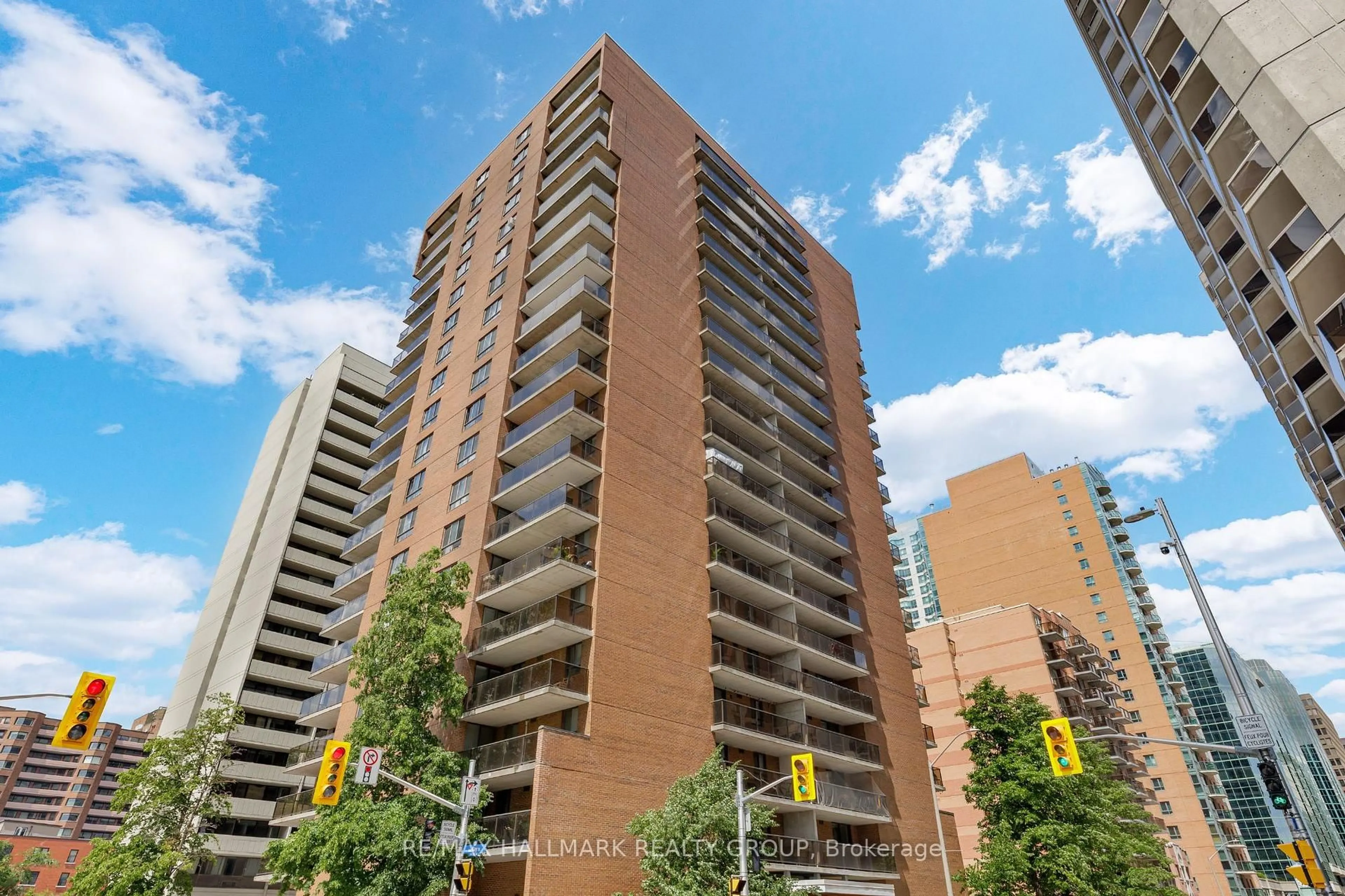 Unknown for 475 Laurier Ave #104, Ottawa Ontario K1R 7X1