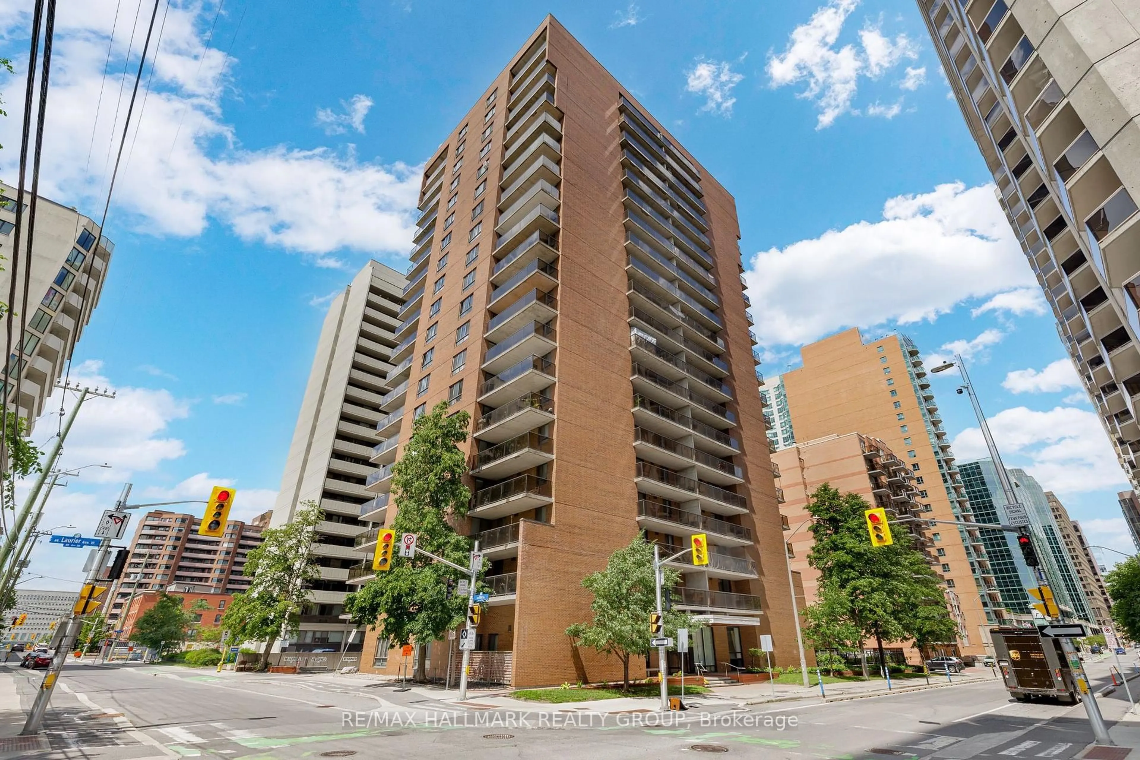 Patio, unknown for 475 Laurier Ave #104, Ottawa Ontario K1R 7X1