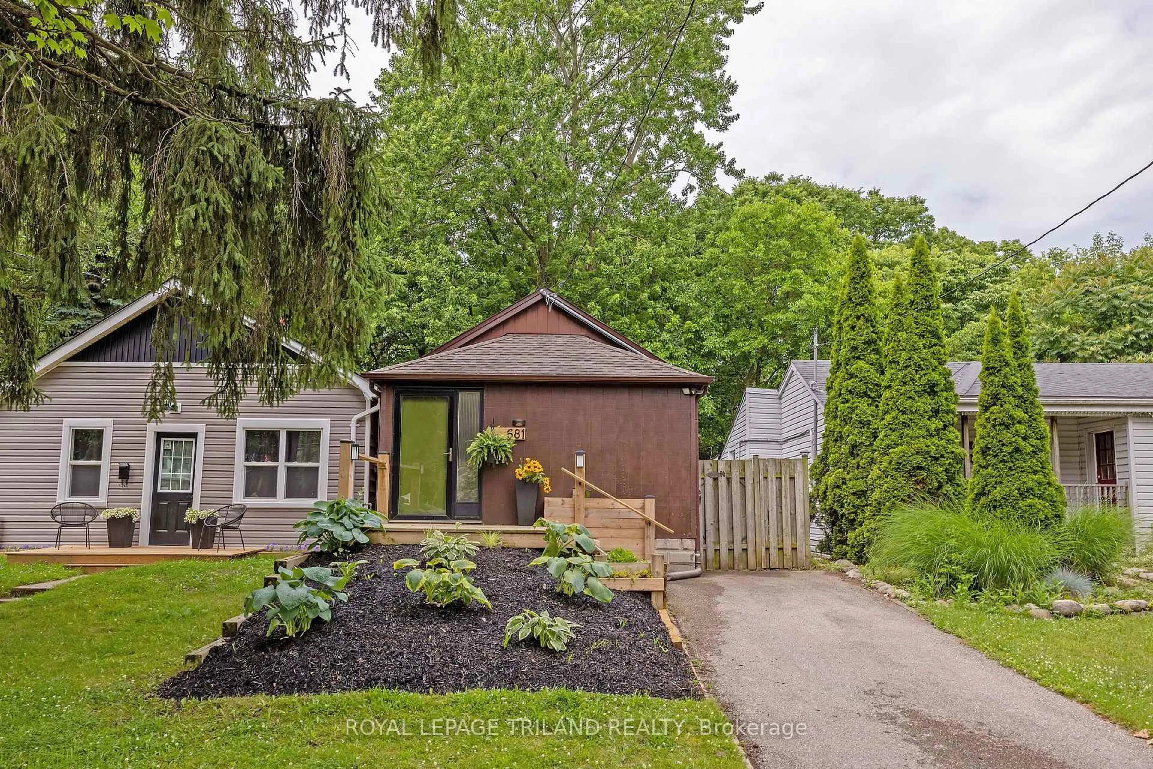 Unknown for 681 William St, London East Ontario N5Y 2R3