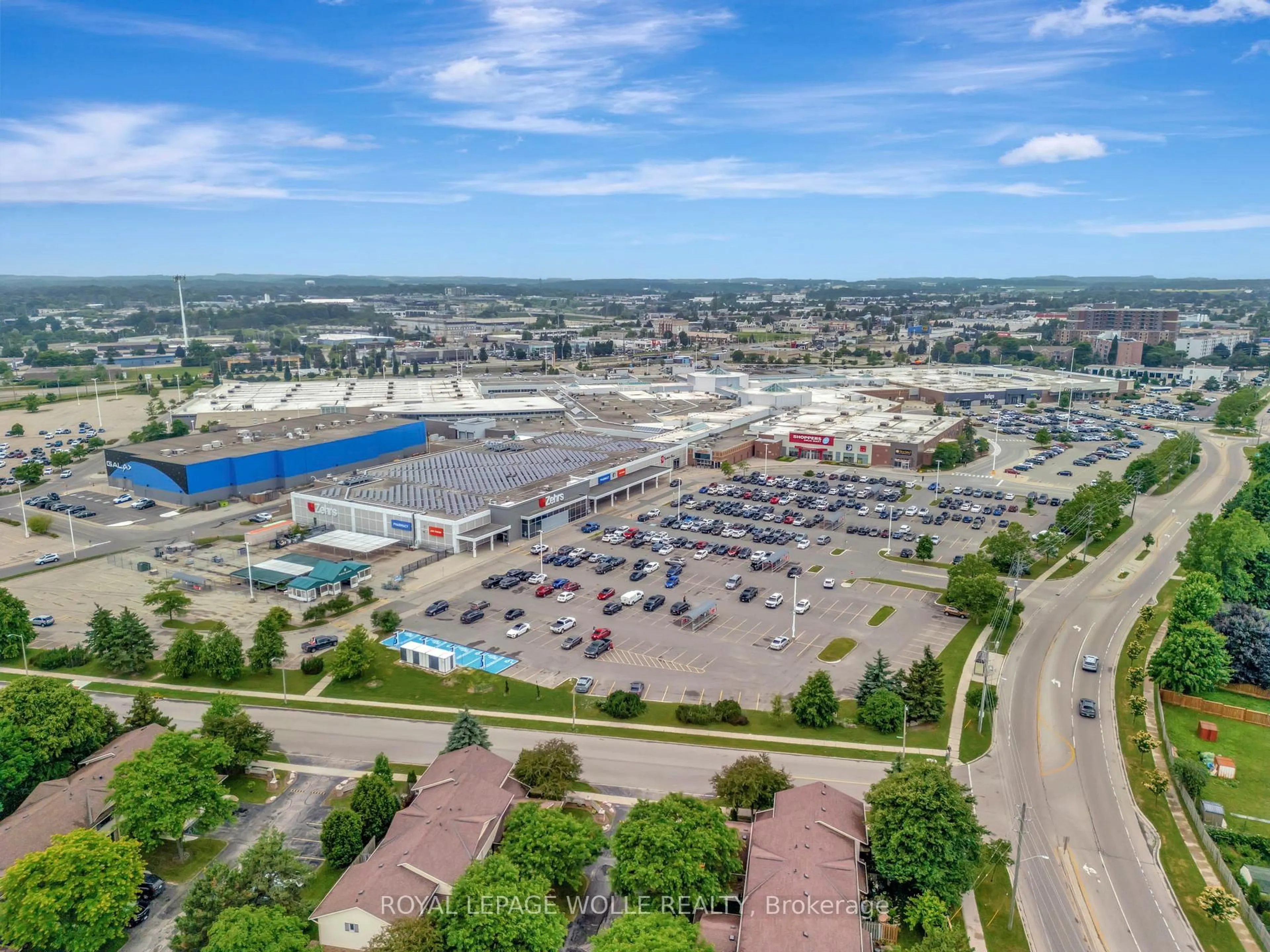 A pic from outside/outdoor area/front of a property/back of a property/a pic from drone, street for 476 Kingscourt Dr #19, Waterloo Ontario N2K 3R3