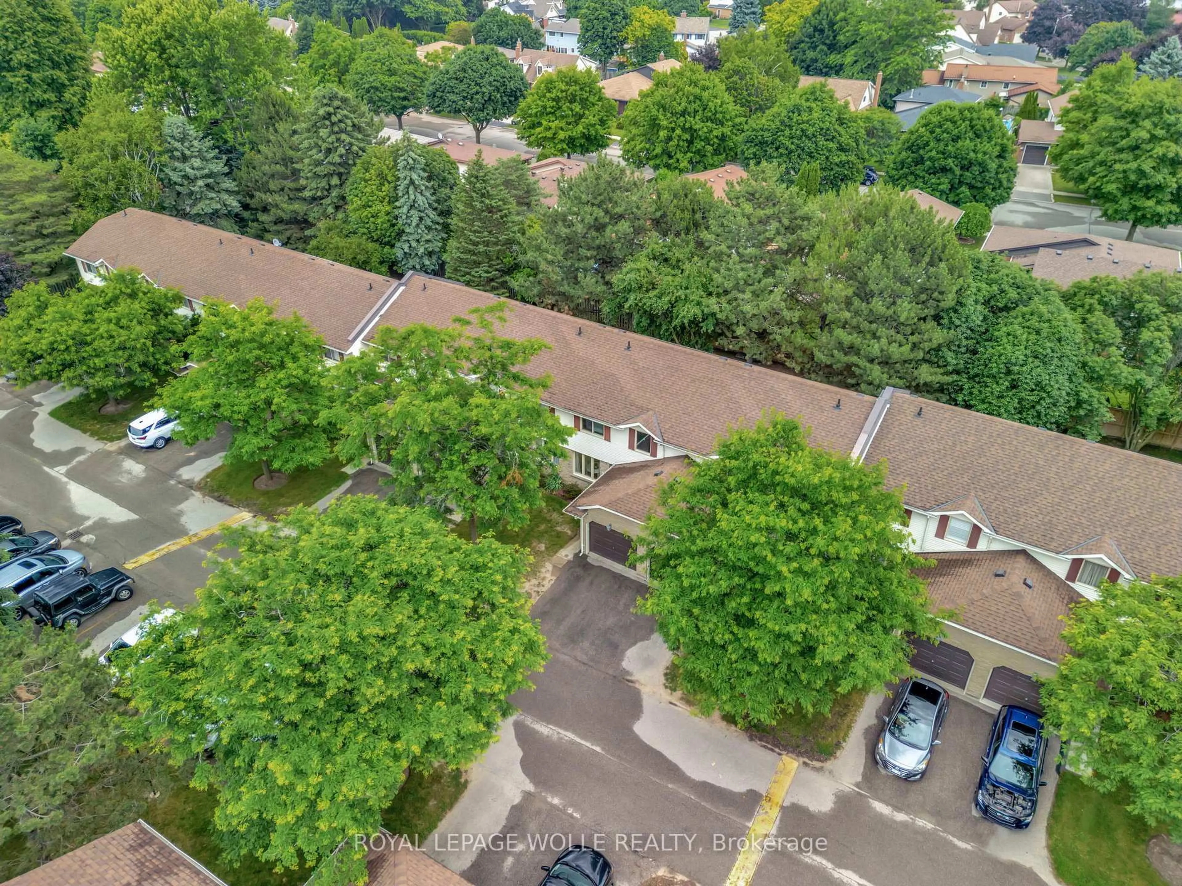 A pic from outside/outdoor area/front of a property/back of a property/a pic from drone, city buildings view from balcony for 476 Kingscourt Dr #19, Waterloo Ontario N2K 3R3