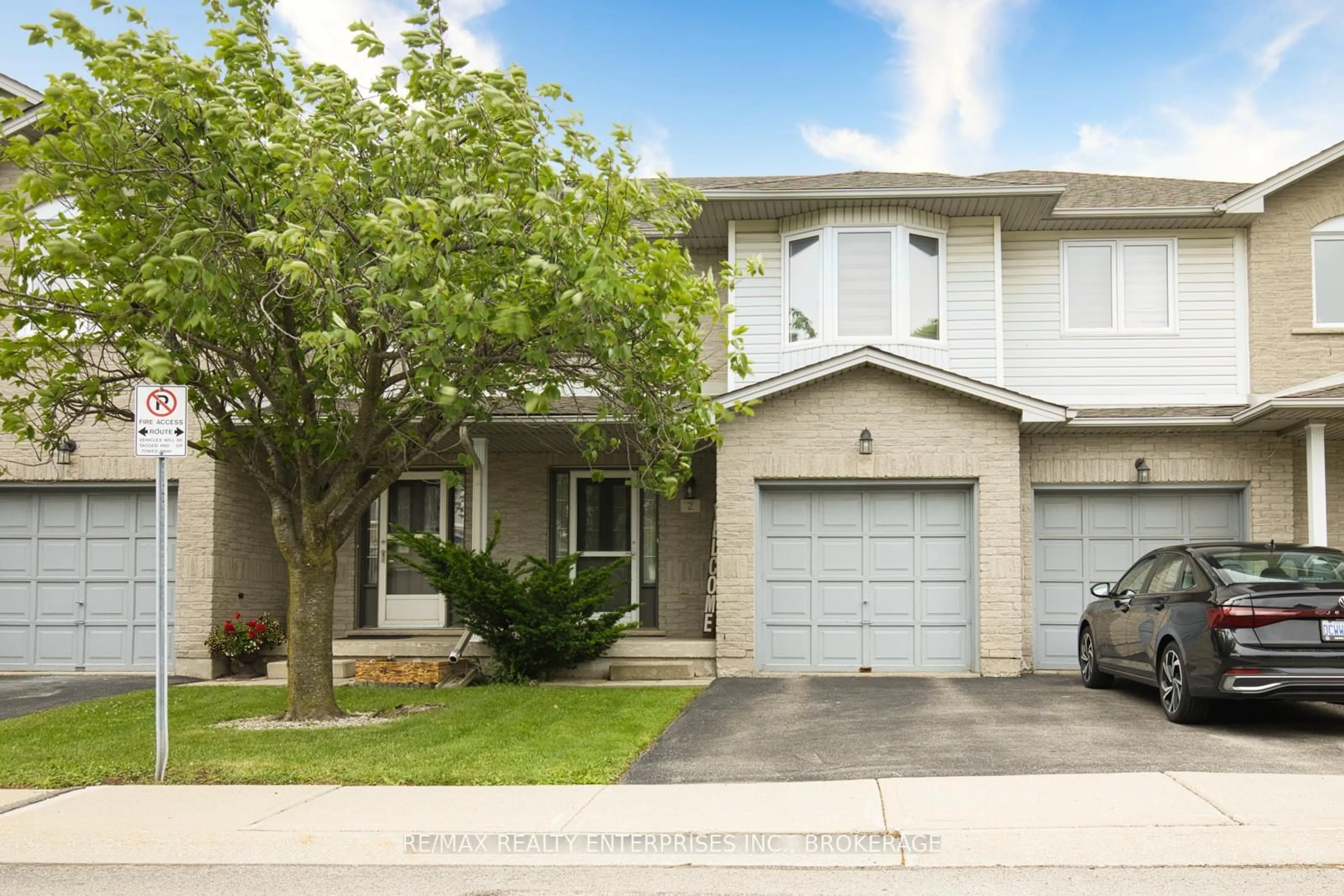 Home with vinyl exterior material, street for 800 Paramount Dr #2, Hamilton Ontario L8J 3V8
