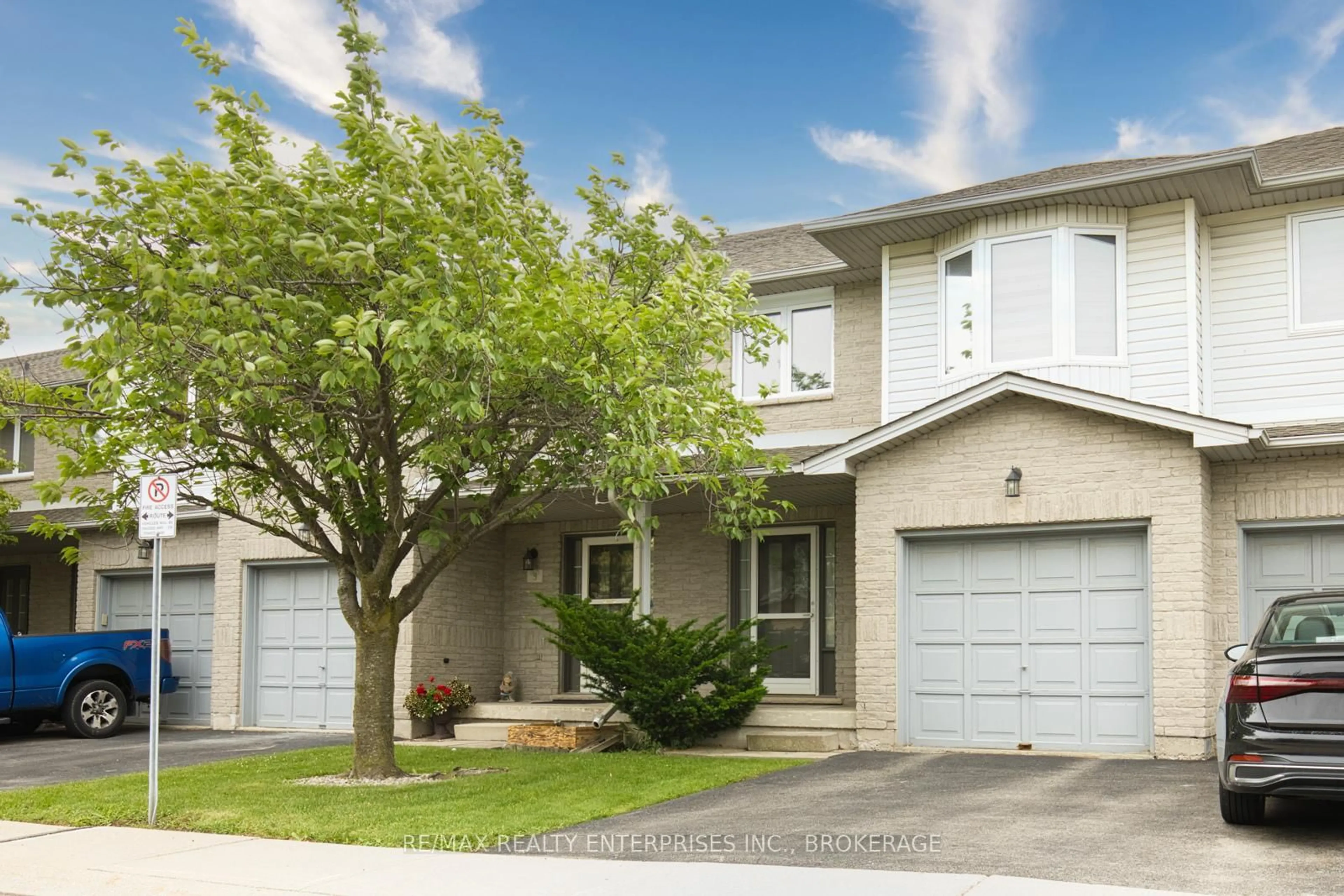 Home with vinyl exterior material, street for 800 Paramount Dr #2, Hamilton Ontario L8J 3V8