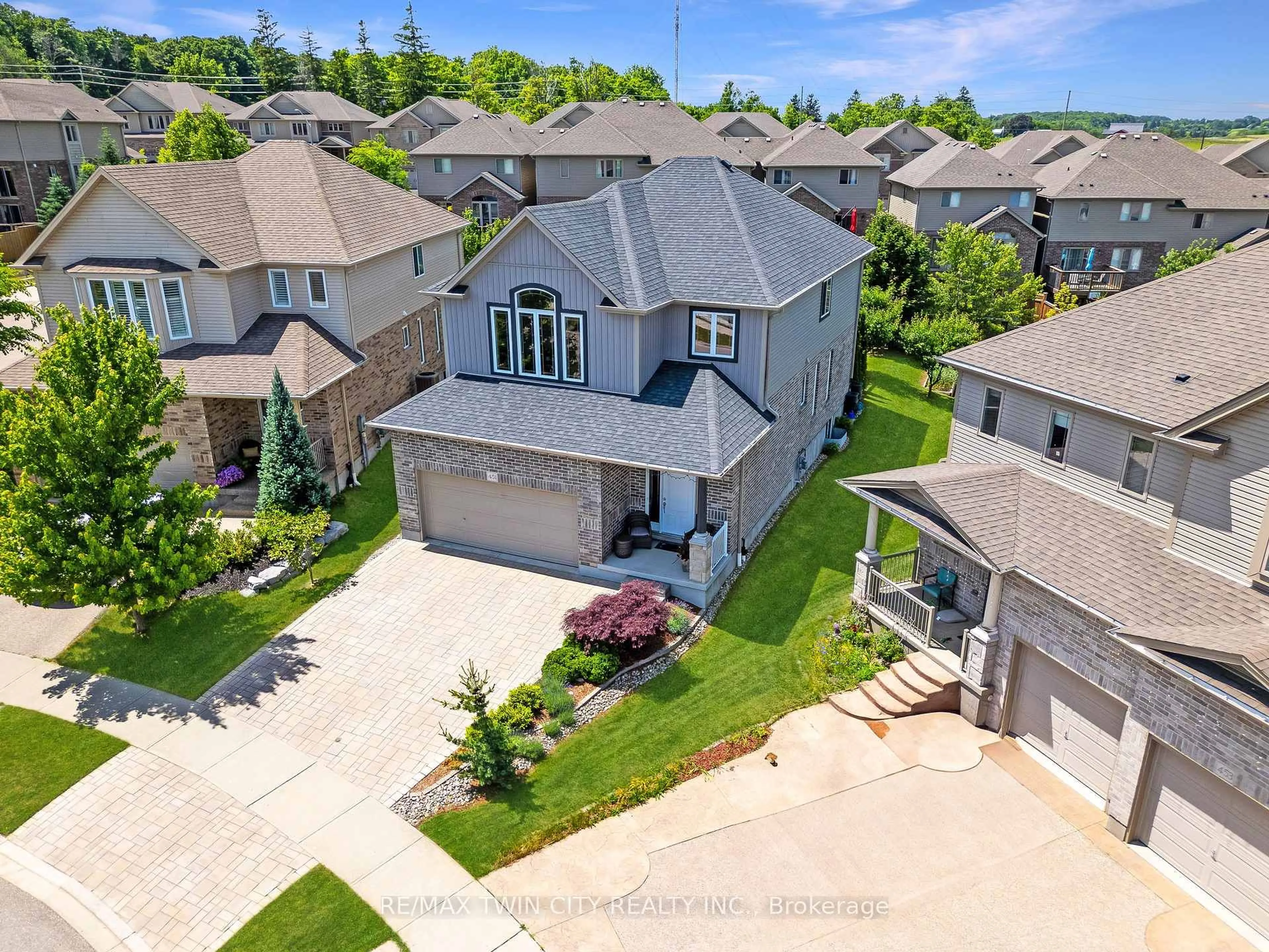 A pic from outside/outdoor area/front of a property/back of a property/a pic from drone, street for 451 Twinleaf St, Waterloo Ontario N2V 0B7