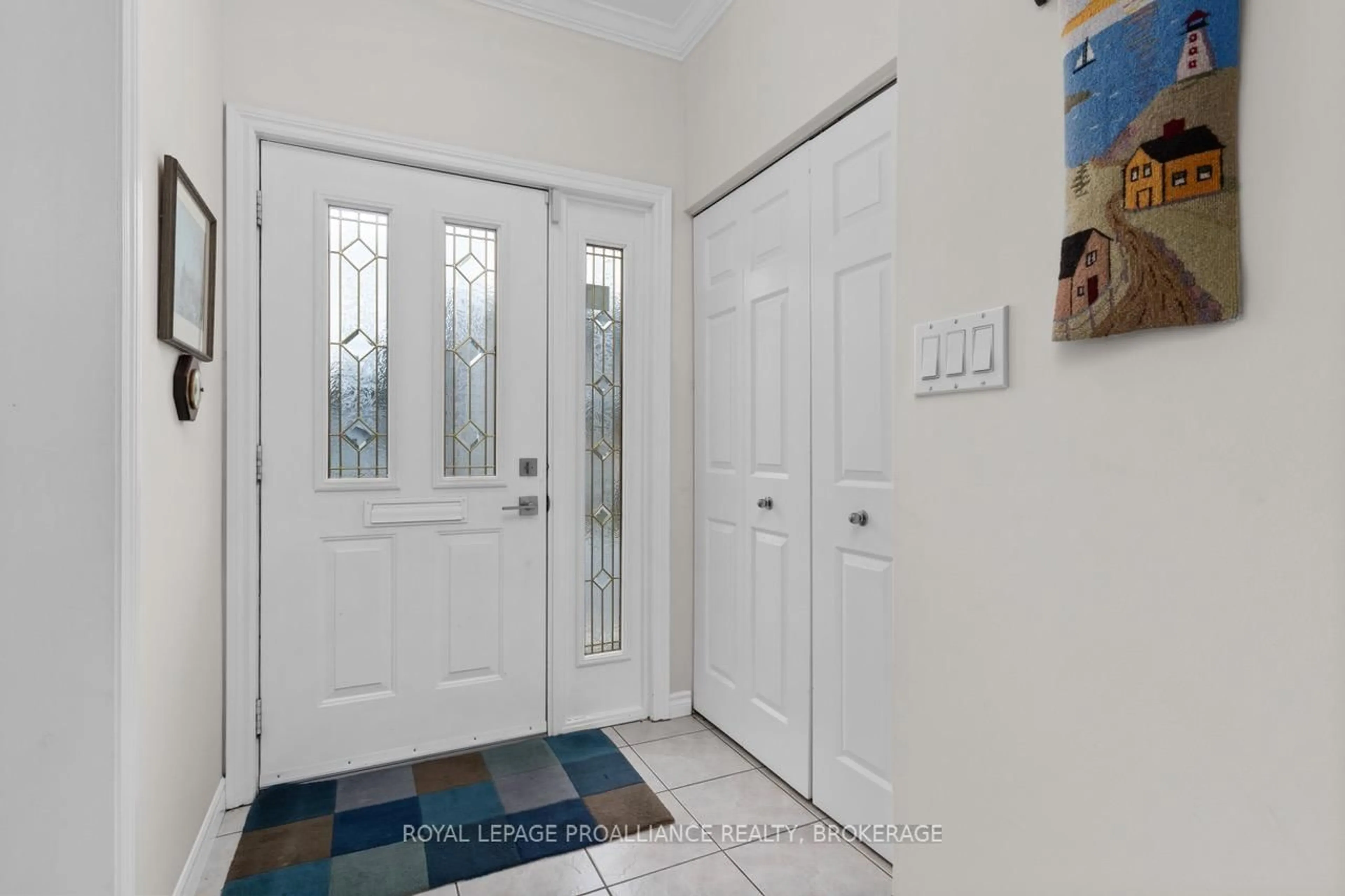 Indoor entryway for 30 Yonge St, Kingston Ontario K7M 1E3
