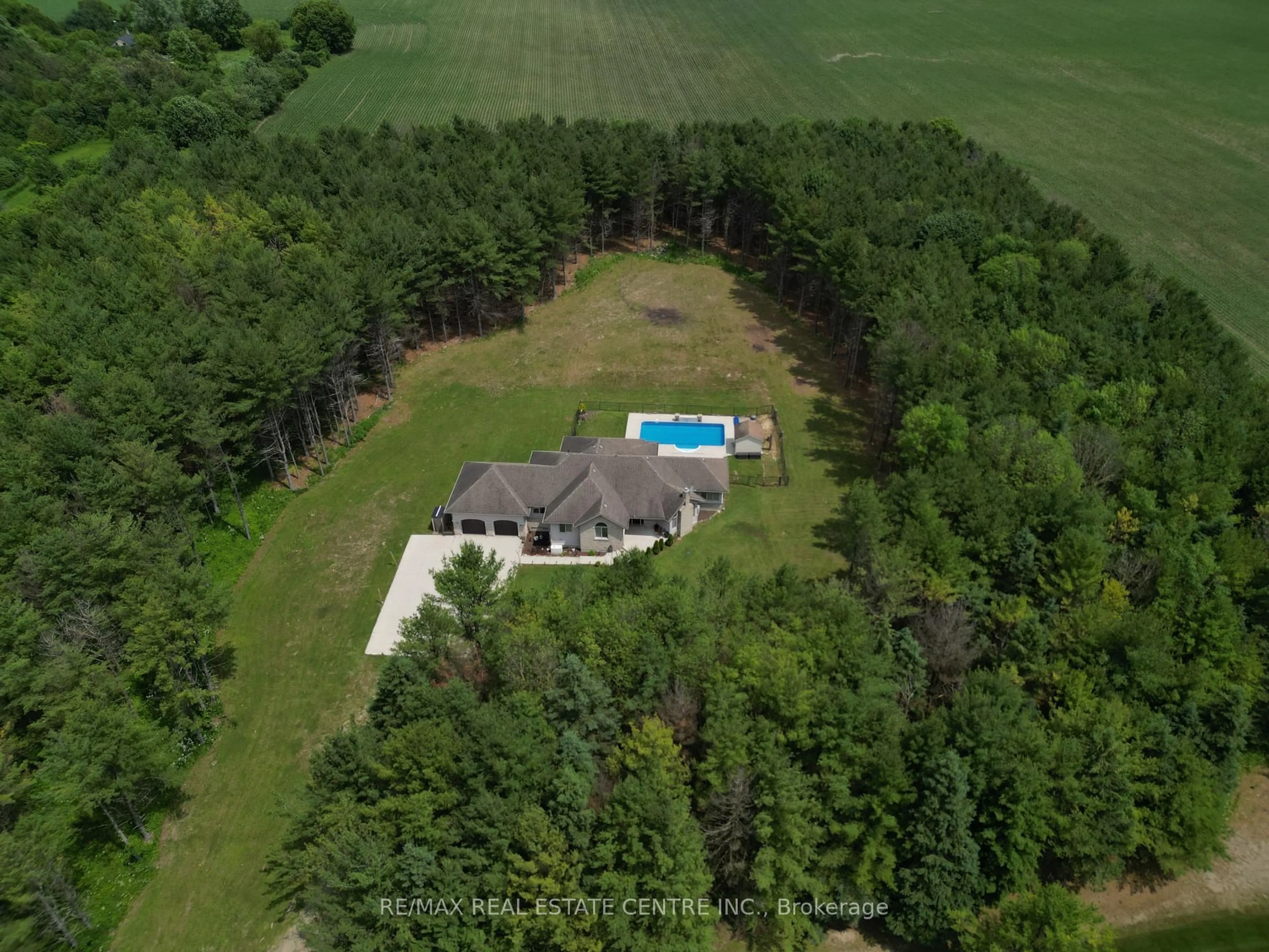 A pic from outside/outdoor area/front of a property/back of a property/a pic from drone, unknown for 230 South Water St, Wellington North Ontario N0G 2L3