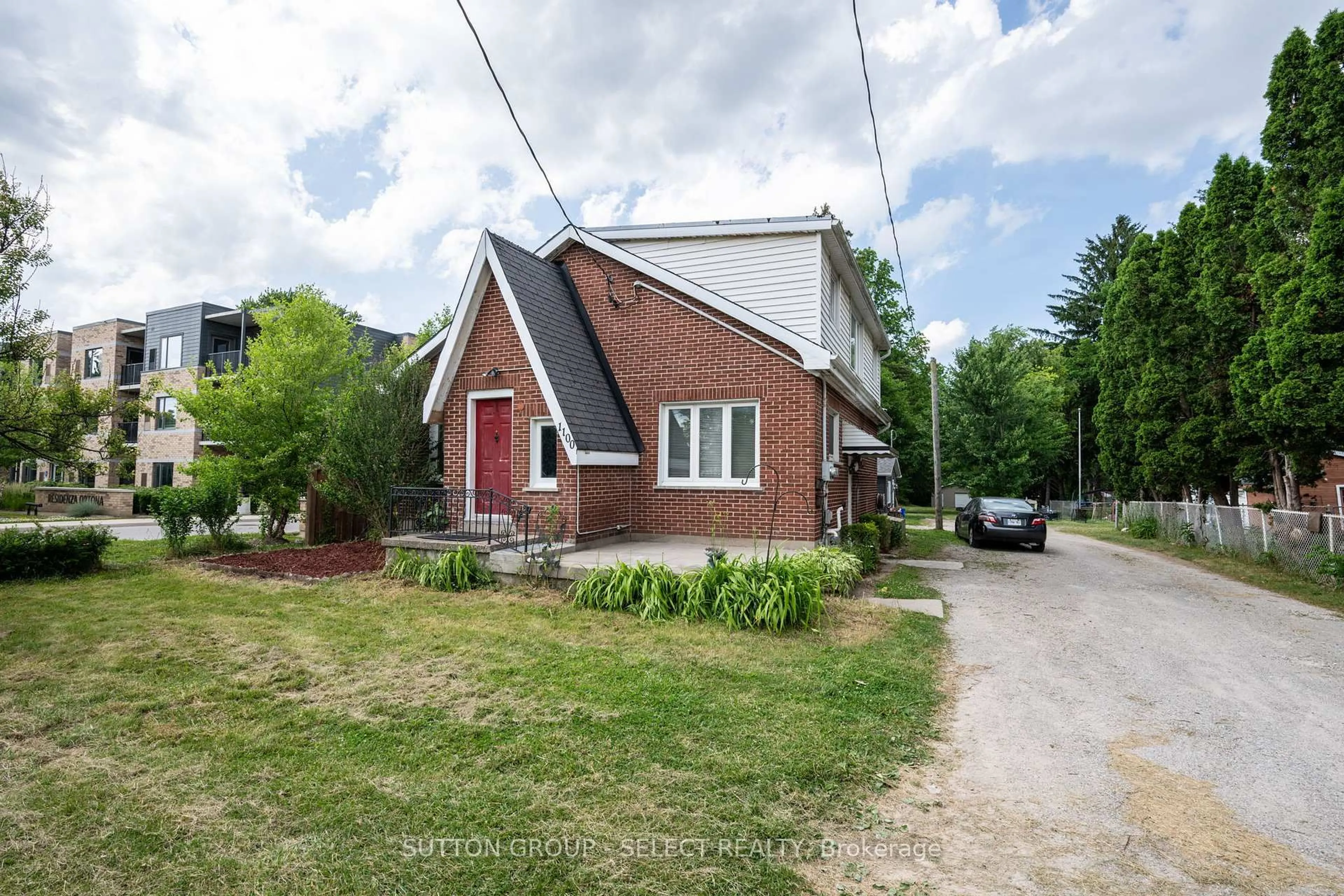Home with brick exterior material, street for 1100 Hamilton Rd, London East Ontario N5W 1A6