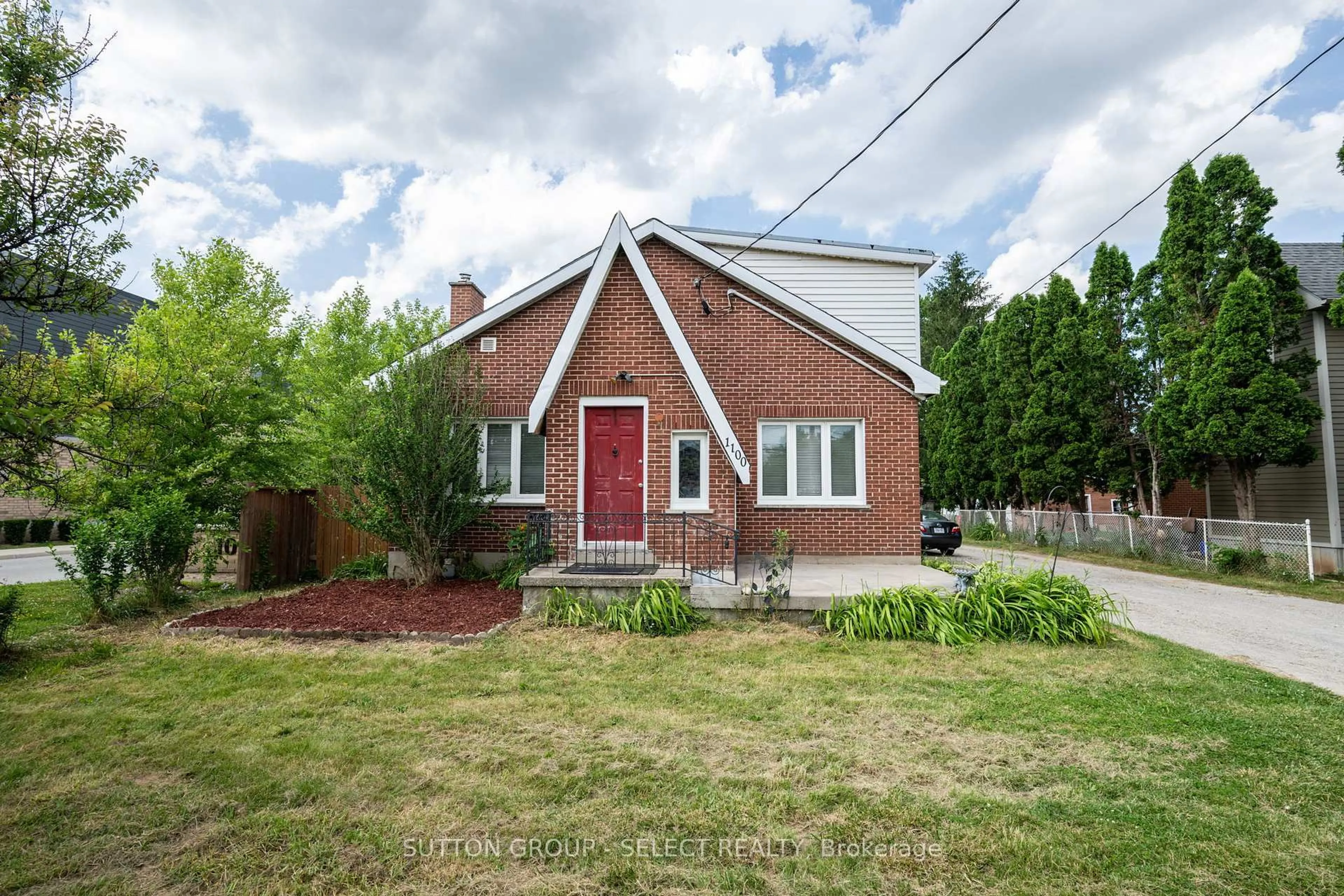 Home with brick exterior material, street for 1100 Hamilton Rd, London East Ontario N5W 1A6