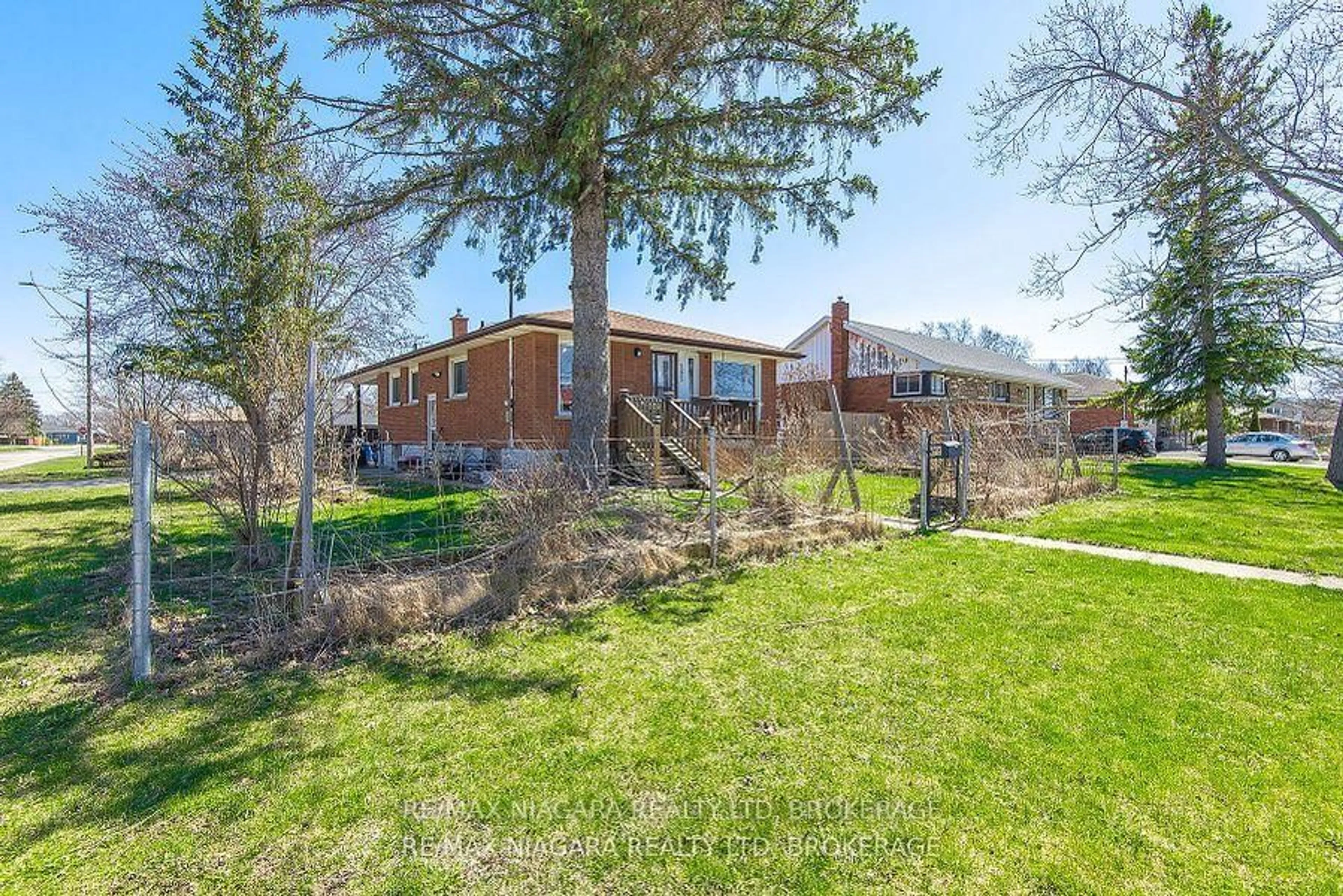 Patio, unknown for 203 Kilgour Ave, Welland Ontario L3C 2R1