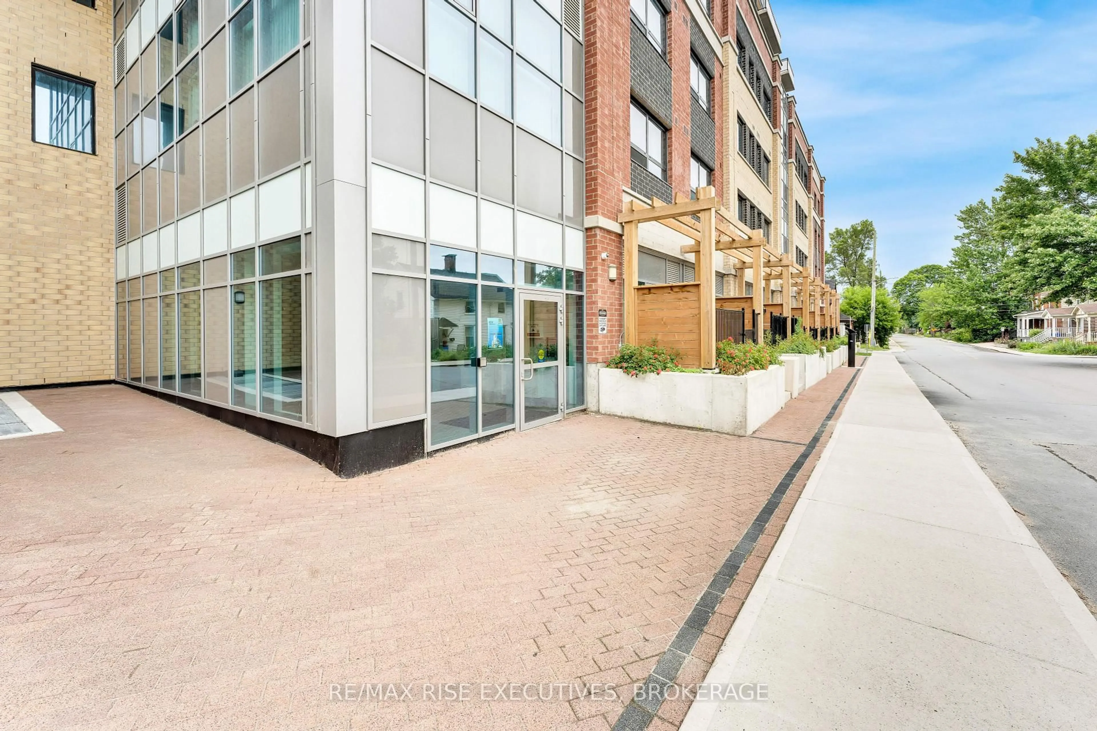 Patio, building for 652 Princess St #104, Kingston Ontario K7L 3Z9